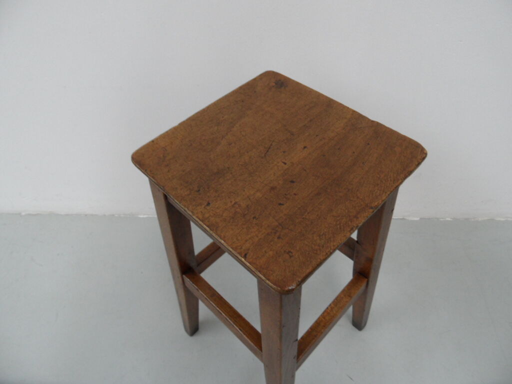 Tabouret en bois vintage