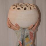 Large 24 cm ceramic flower pot with links.