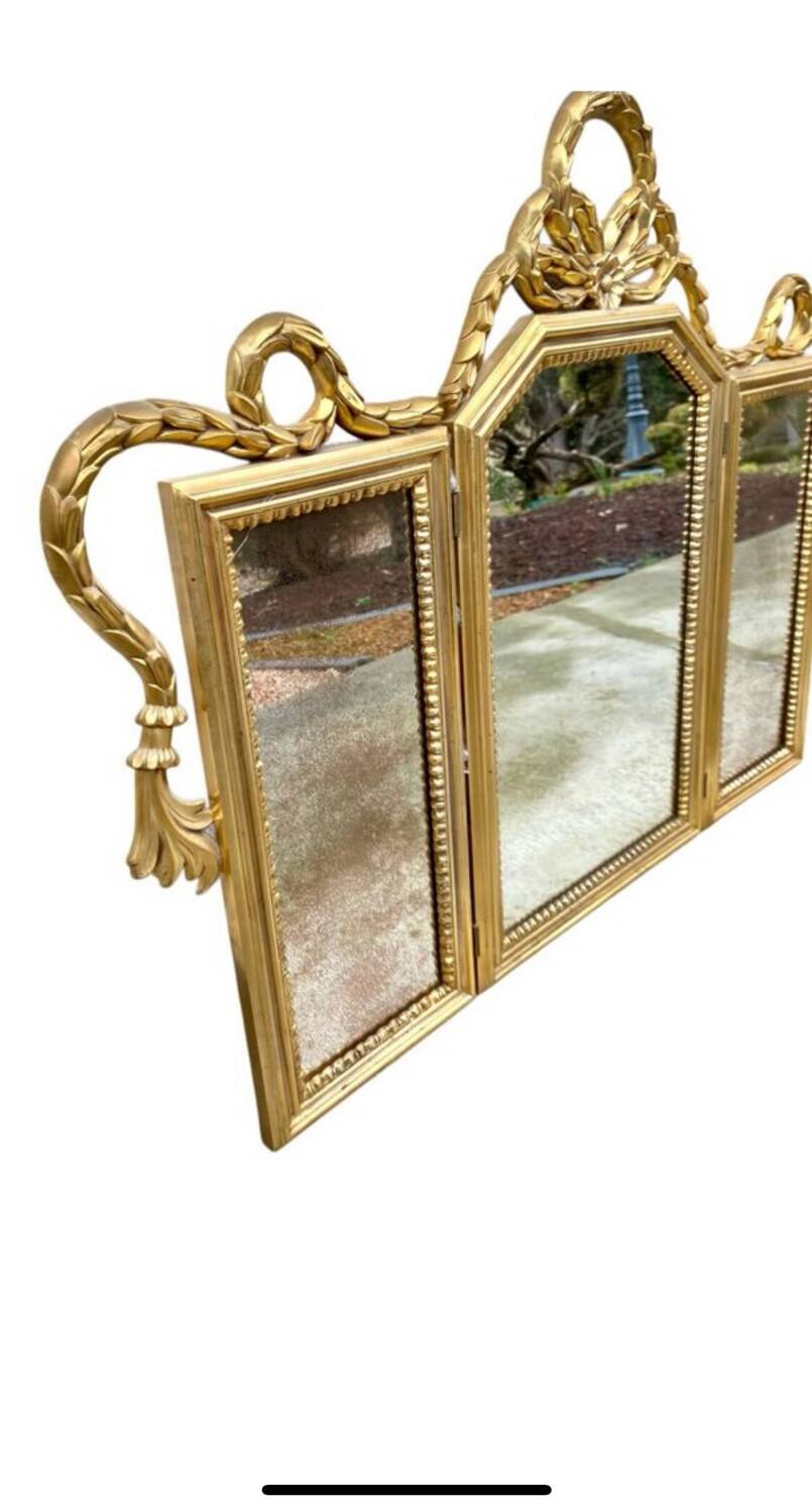 Miroir triptyque en bois doré et sculpté