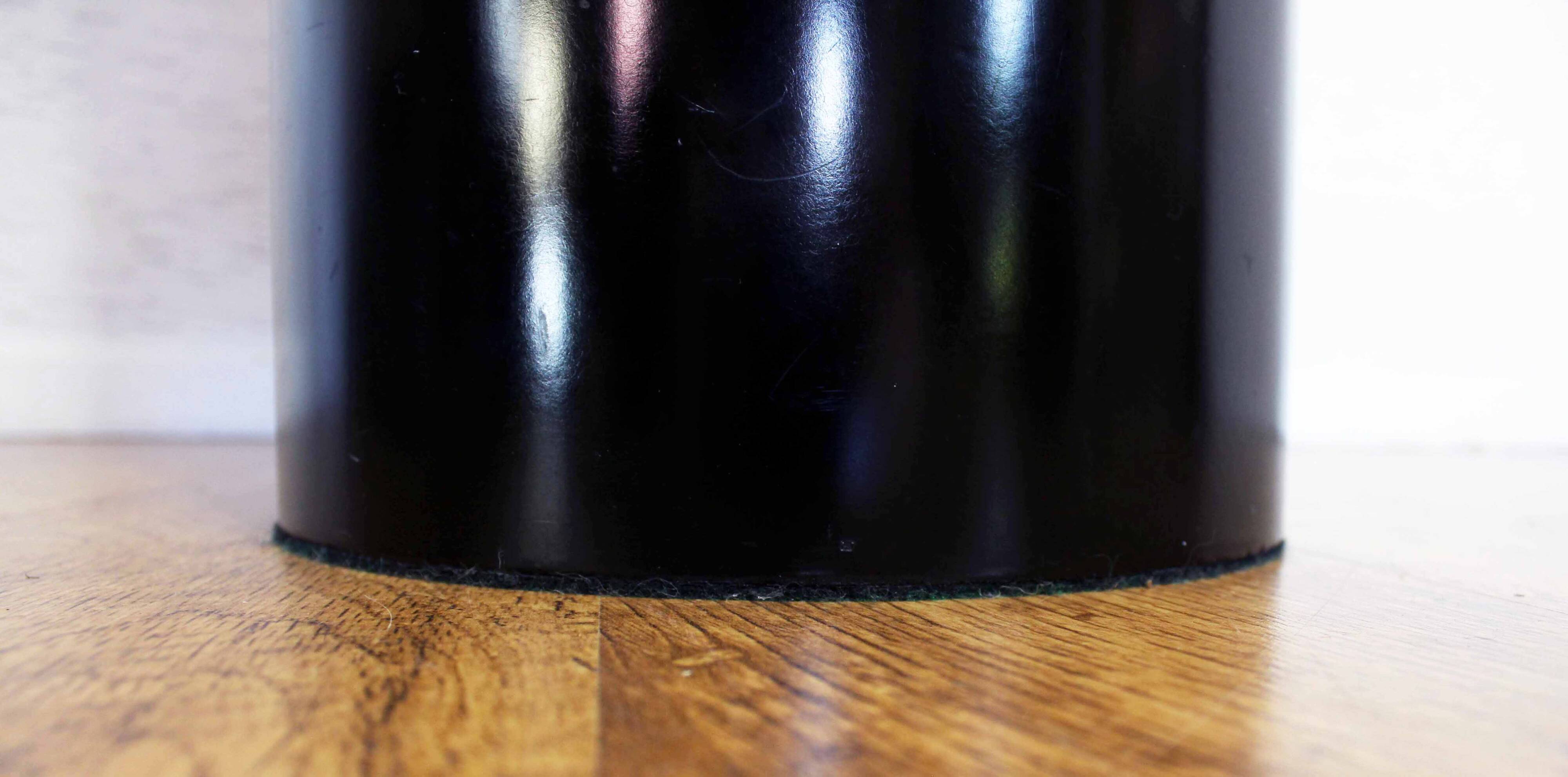 Lipstick mirror black