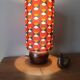 lampe bois boule vintage, abat-jour graphique style 70'