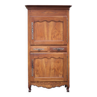 Cabinet vendéen ancien, bonnetière, homme debout, meuble de rangement