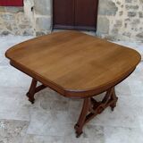 Dining room table by Maison Krieger, Art Nouveau, circa 1900, in solid oak