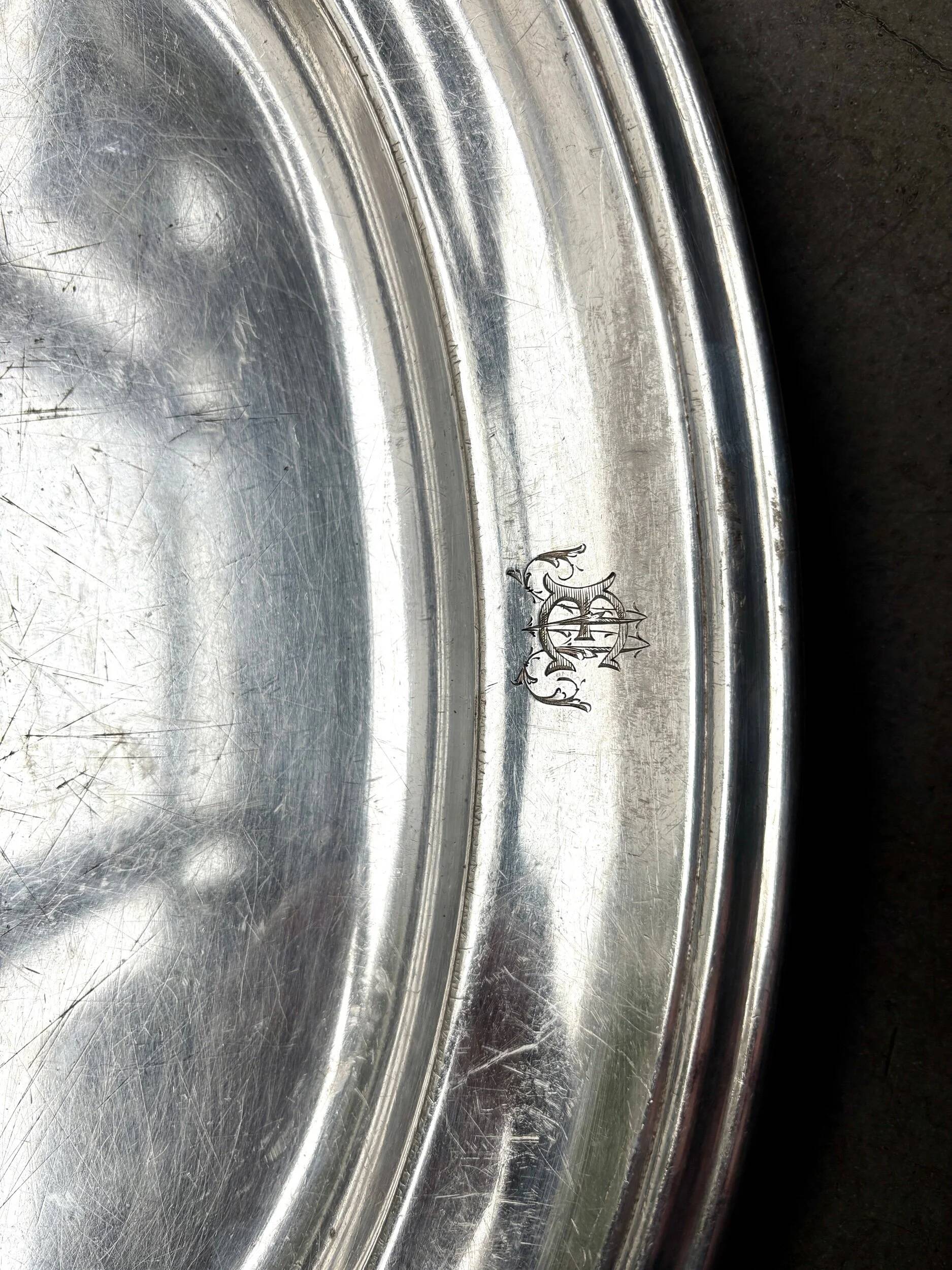 Oval silver-plated metal dish monogrammed "EM"