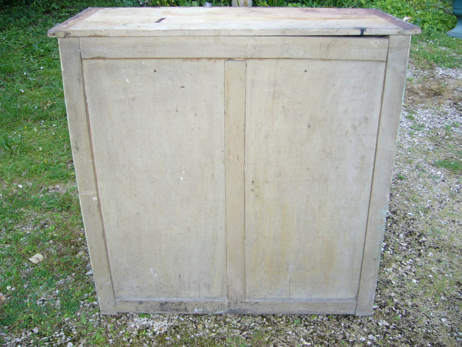 Old pine wood confectioner