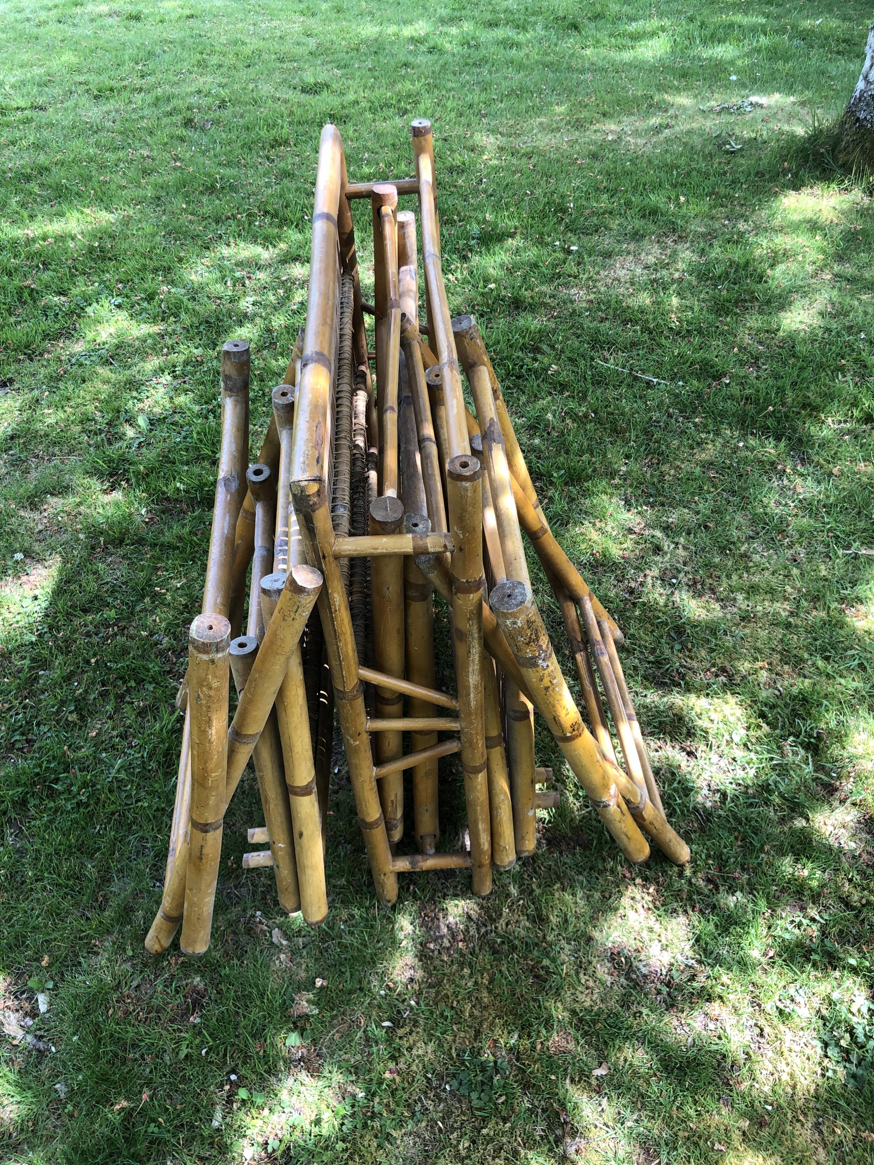 Salon de jardin en bambou pliable avec jardinière assortie