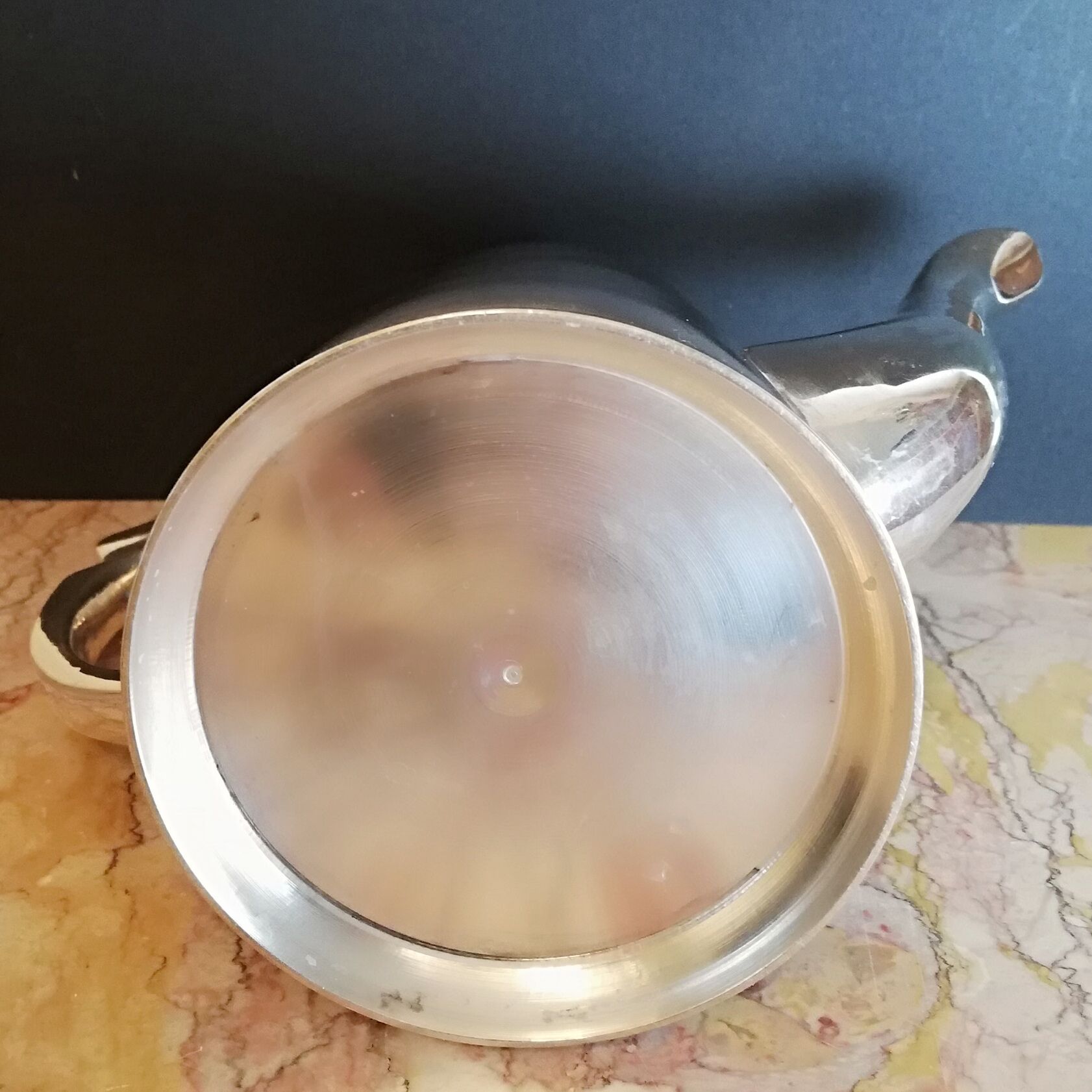 Art deco teapot in silver metal and vermeil reflections