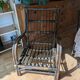 Fauteuil vintage en rotin marron foncé