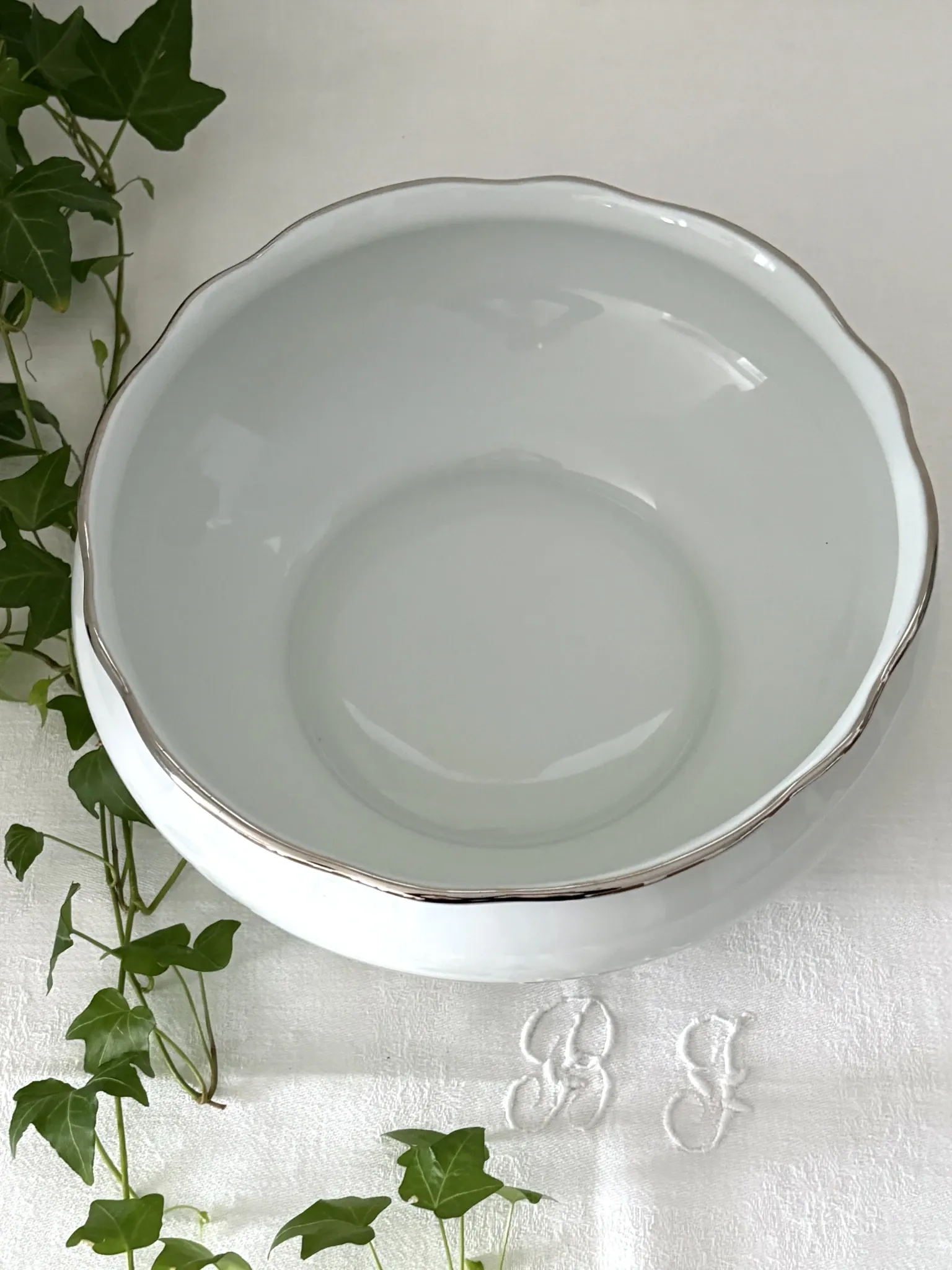 3 plats ronds porcelaine blanche
