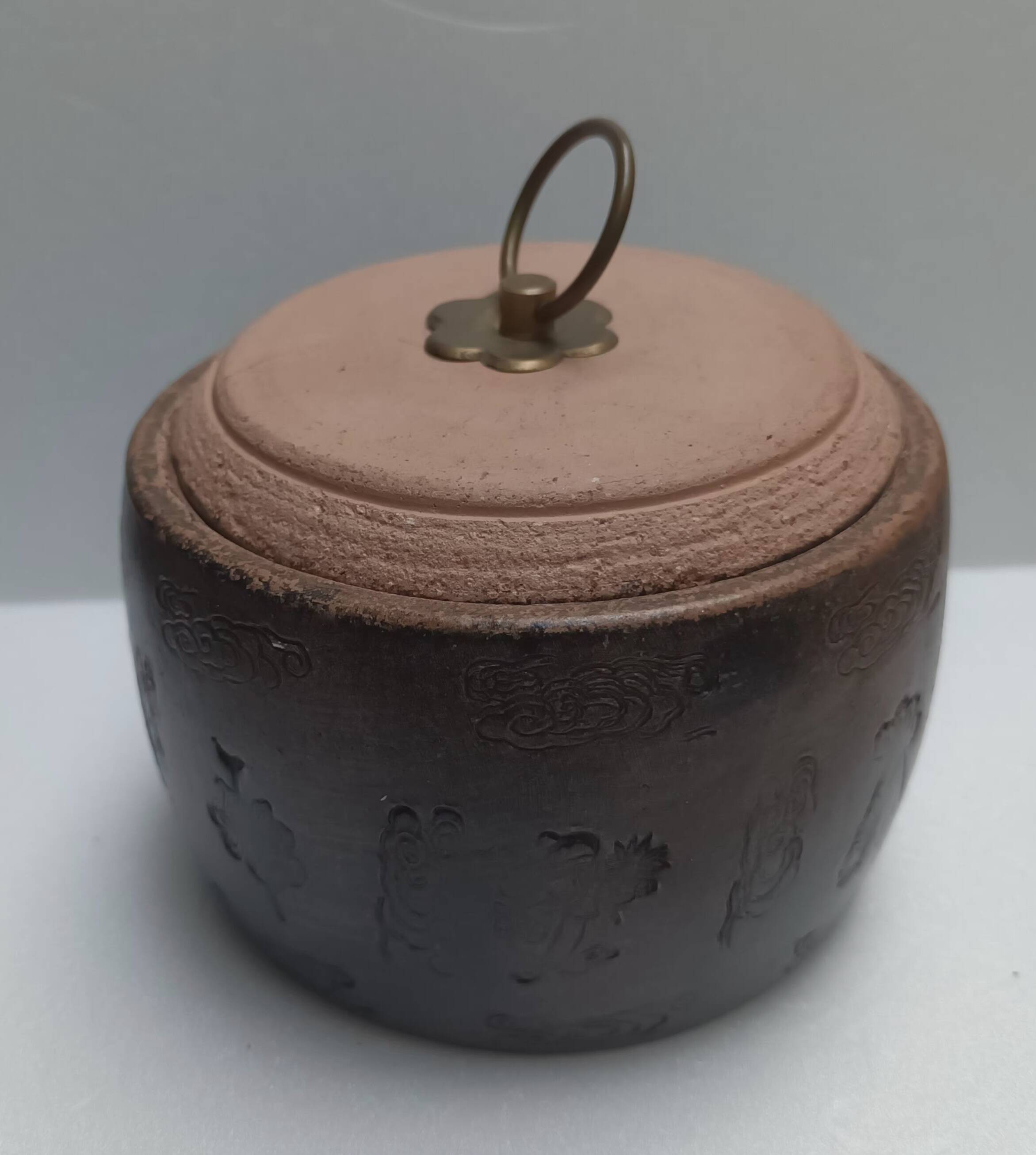 Stoneware catch-all / pot with lid