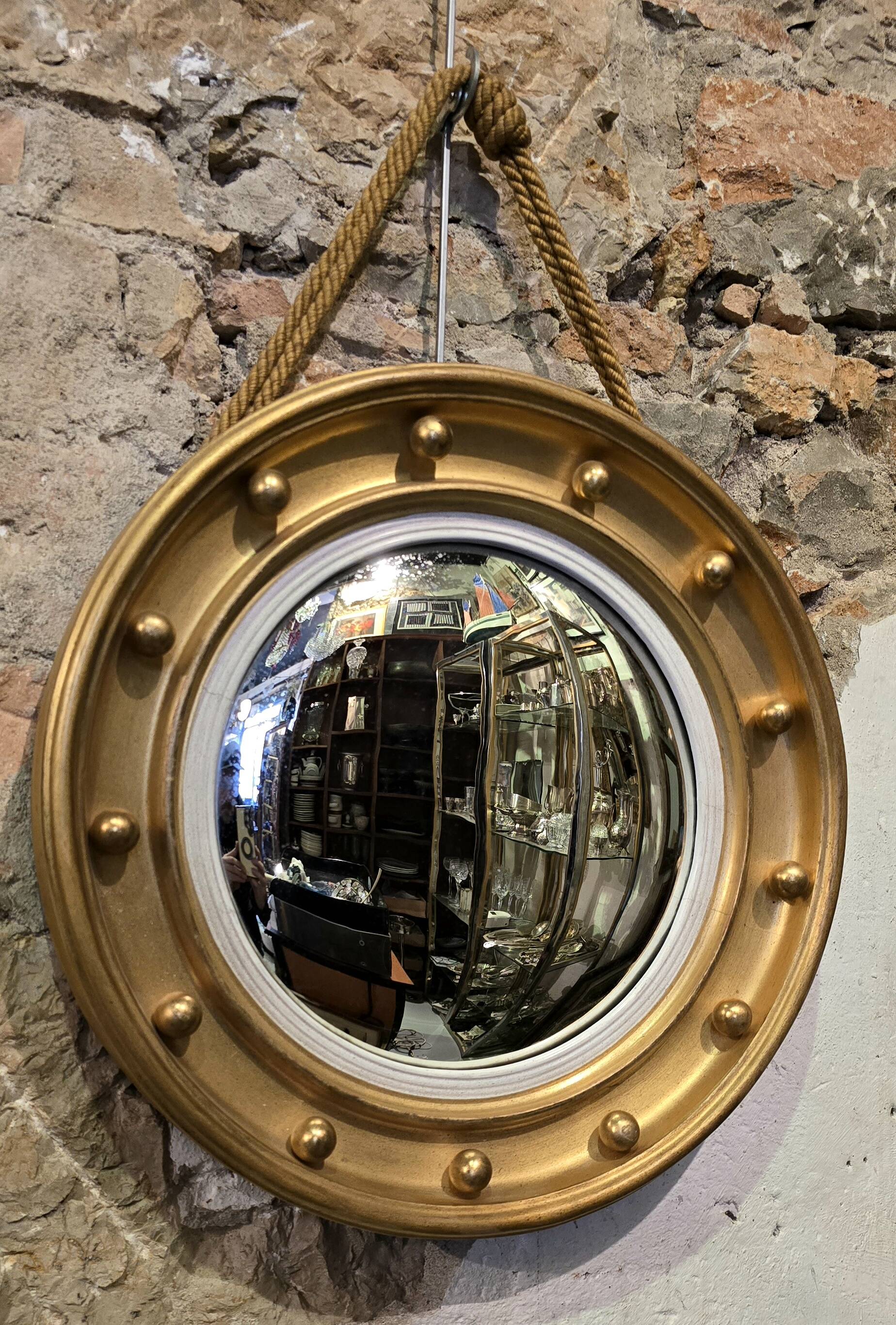 Witch mirror porthole style in gilded wood, diameter 44 cm.