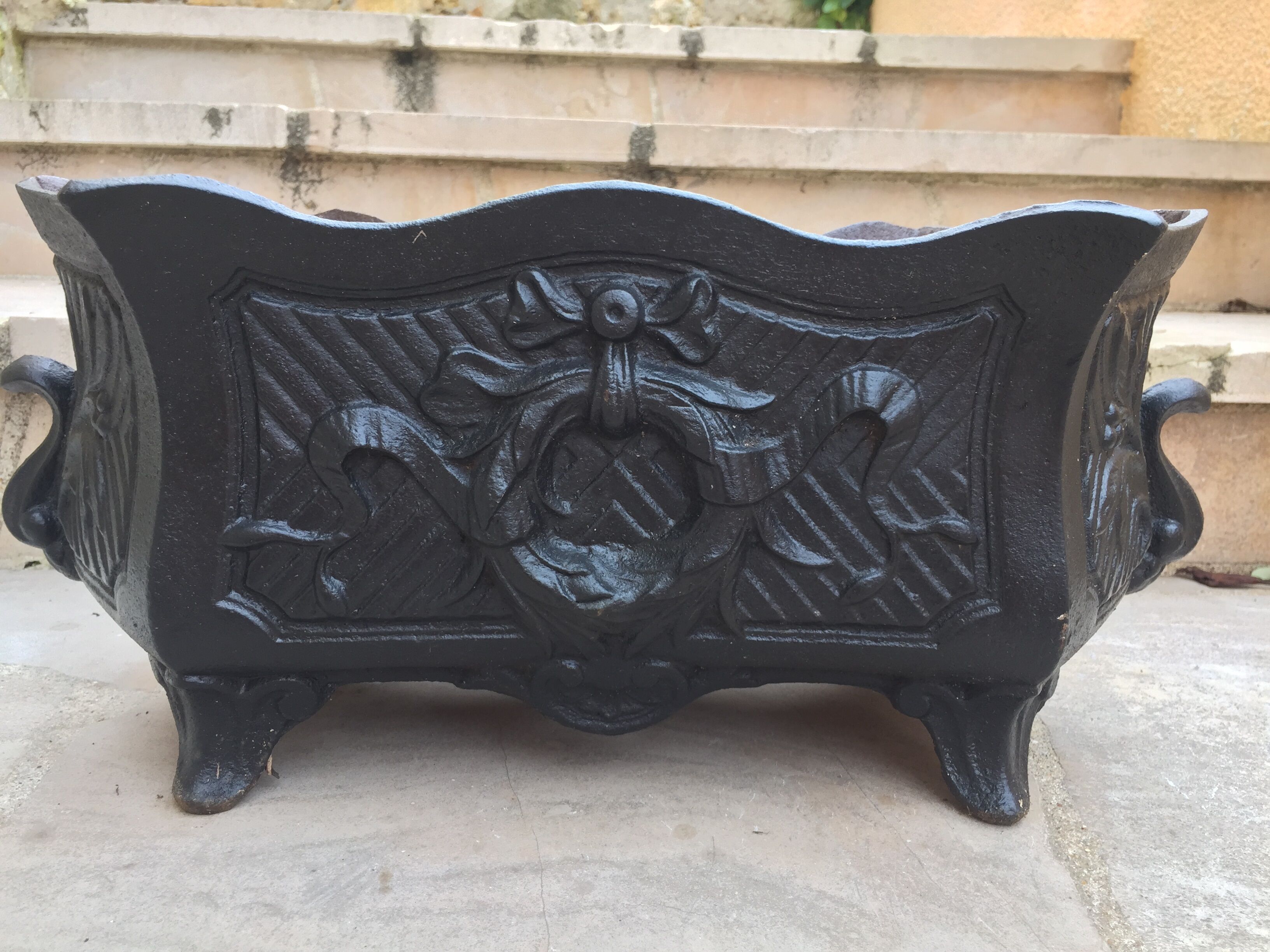 Cast iron planter