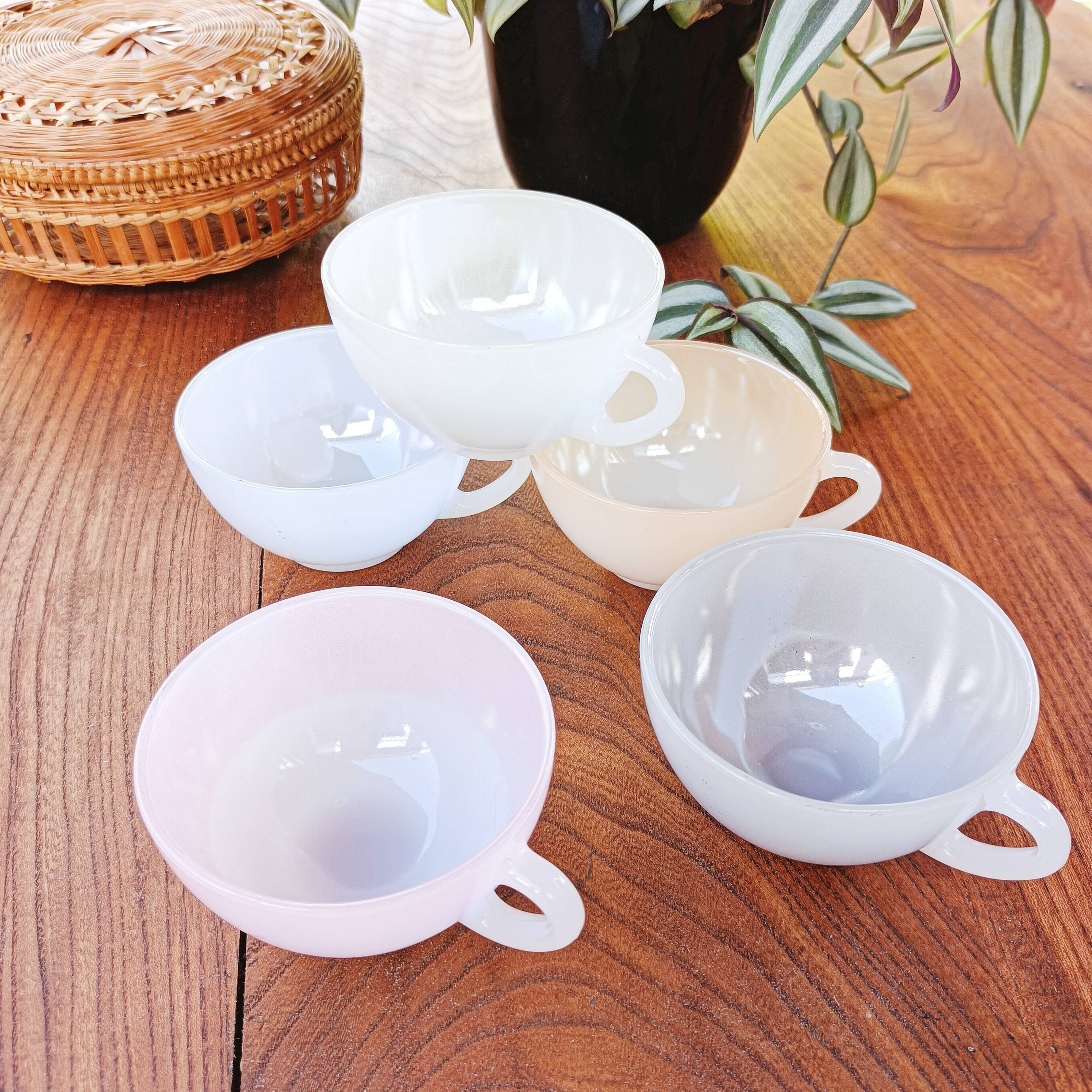 5 harlequin arcopal cups in opaline