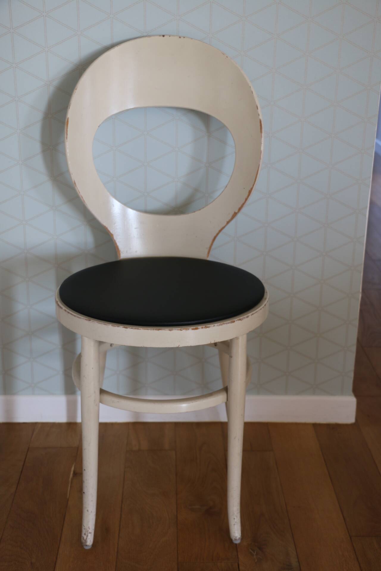 Chaise baumann mouette blanche skaï noir