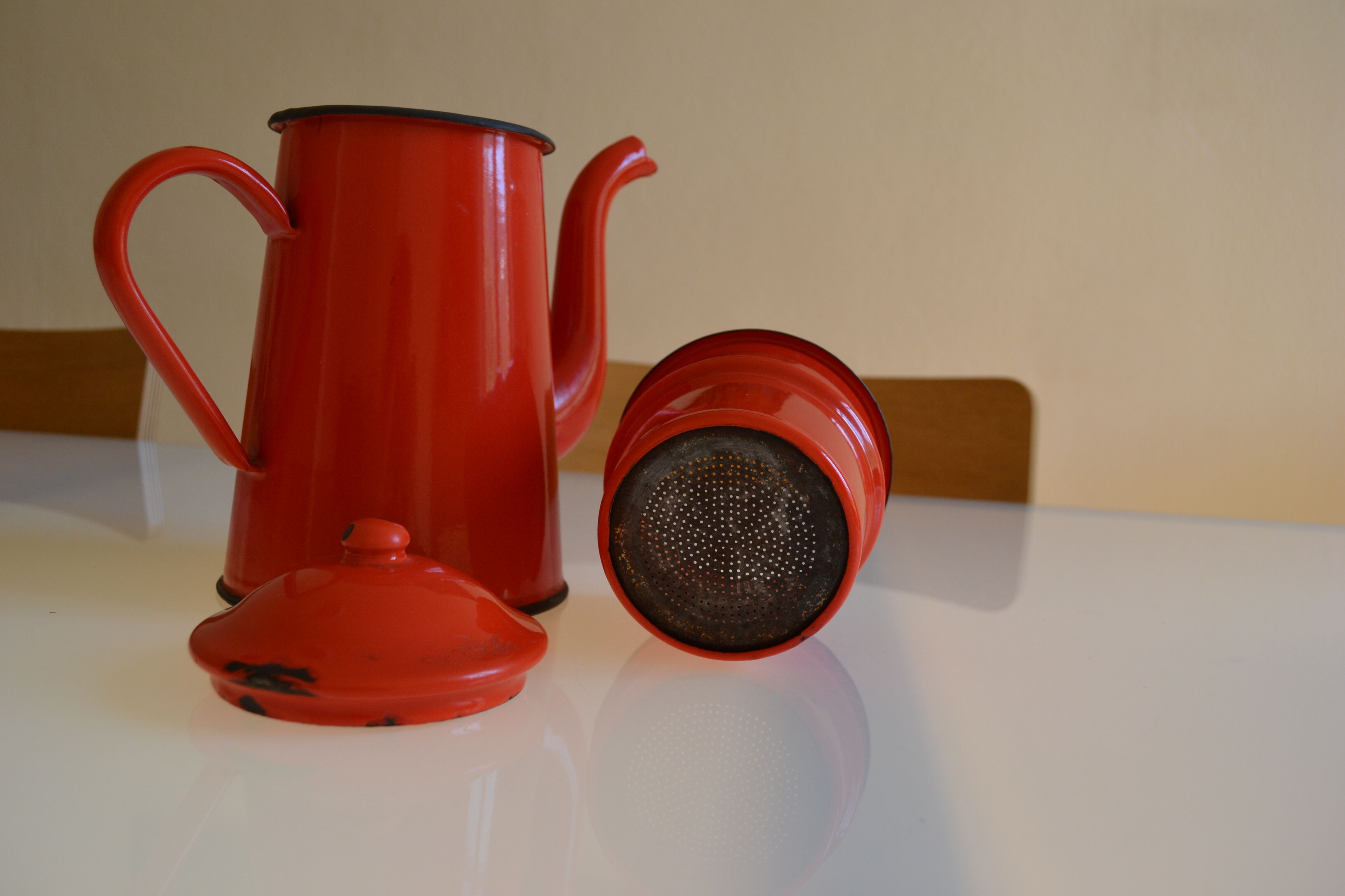 Vintage coffee maker in red and black enamelled sheet