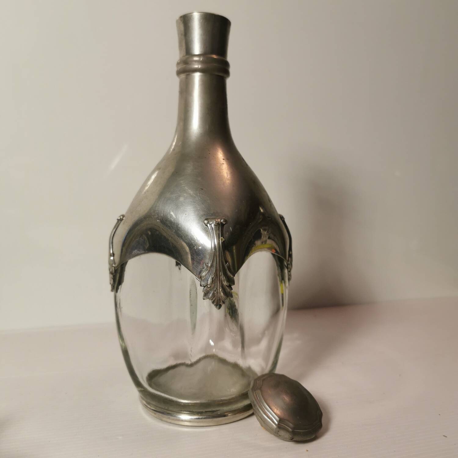 Carafe the tins of the Paris mansion