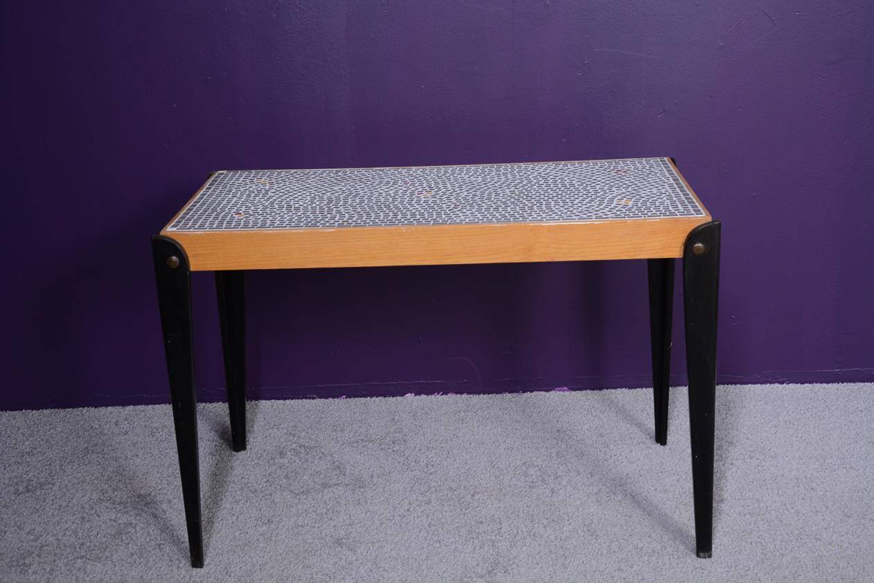 Coffee table, pedestal table dating from the 60s