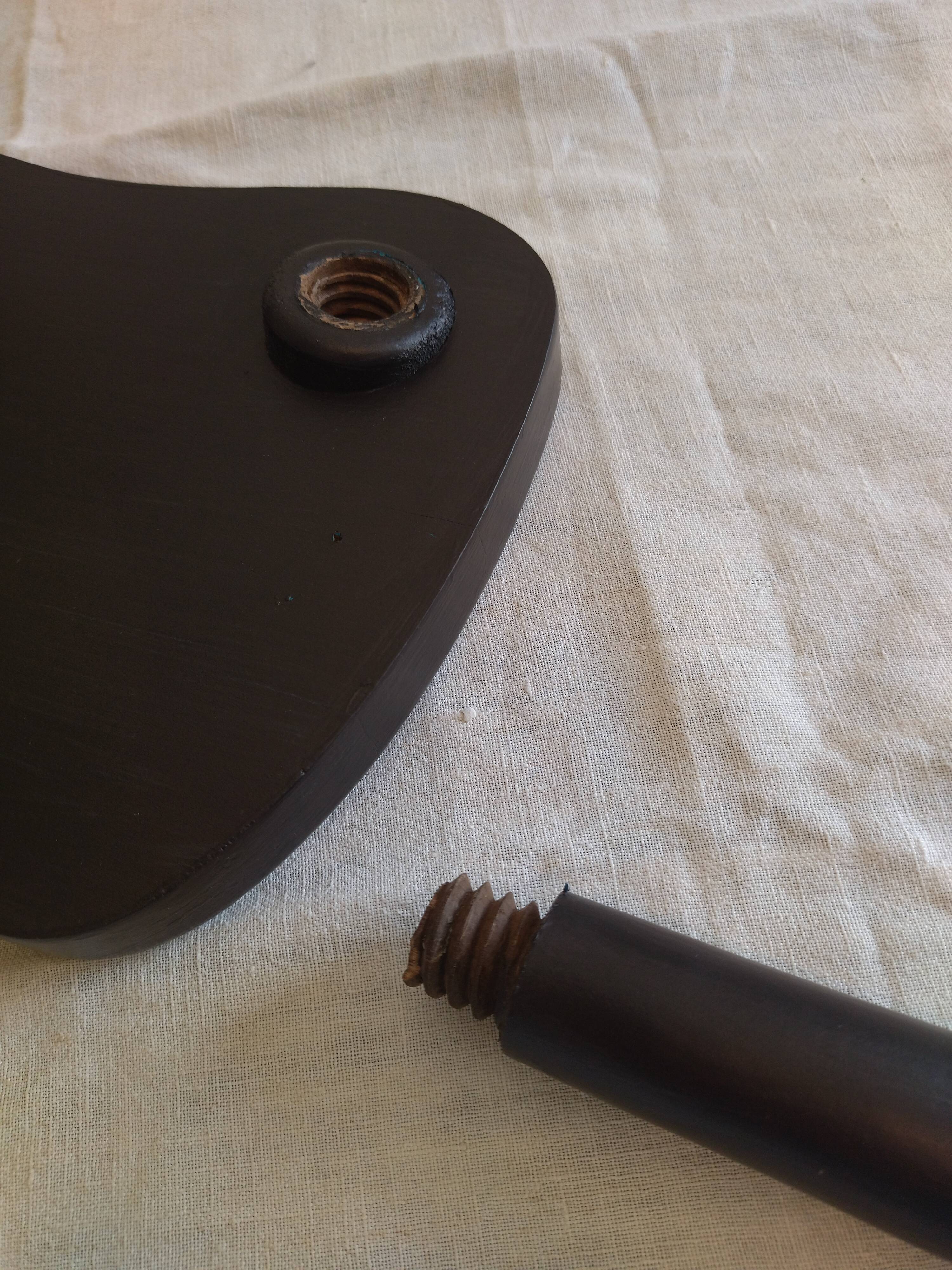 Tabouret tripode bois noir