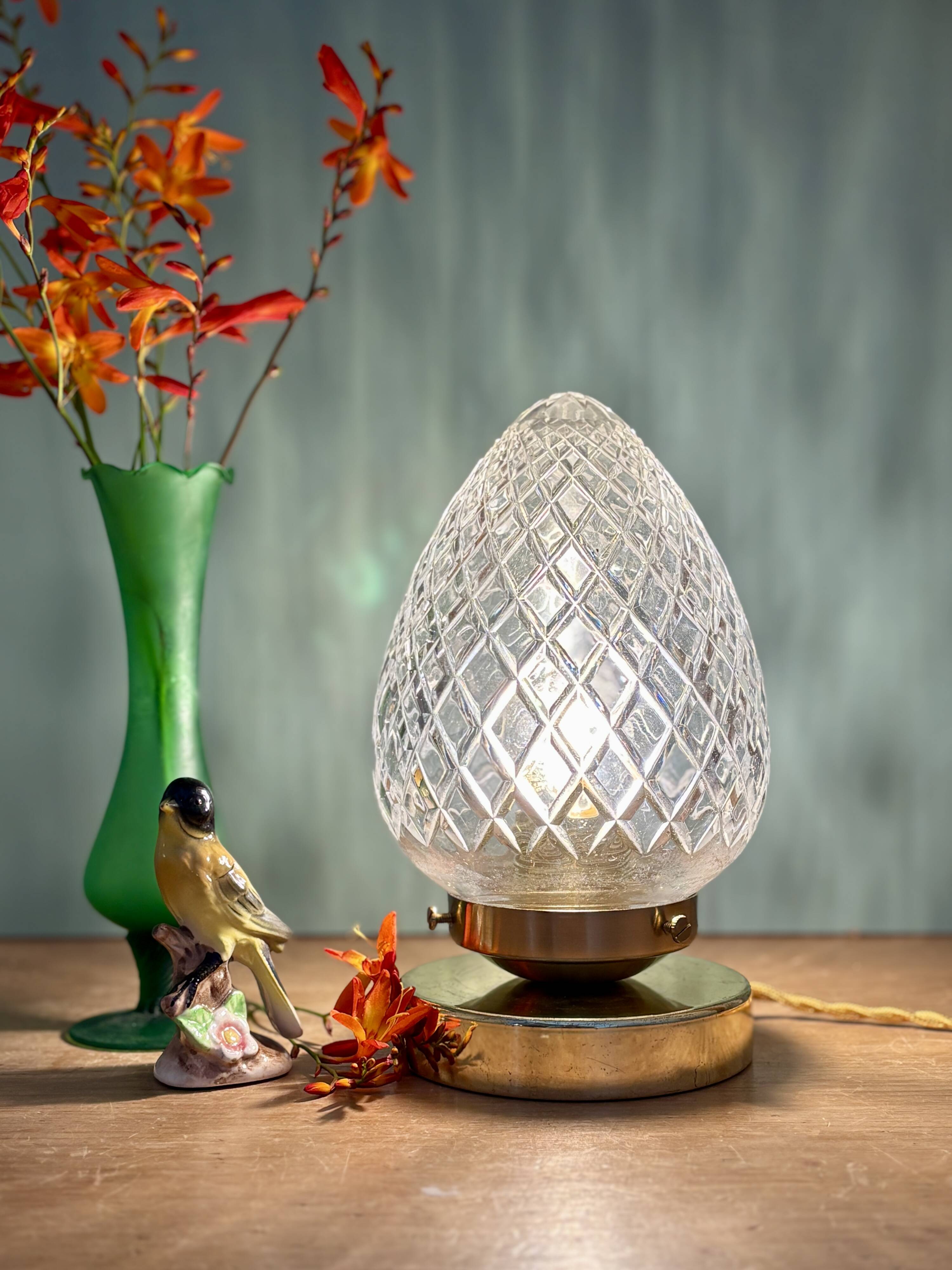 Lampe à poser globe vintage en verre ciselé