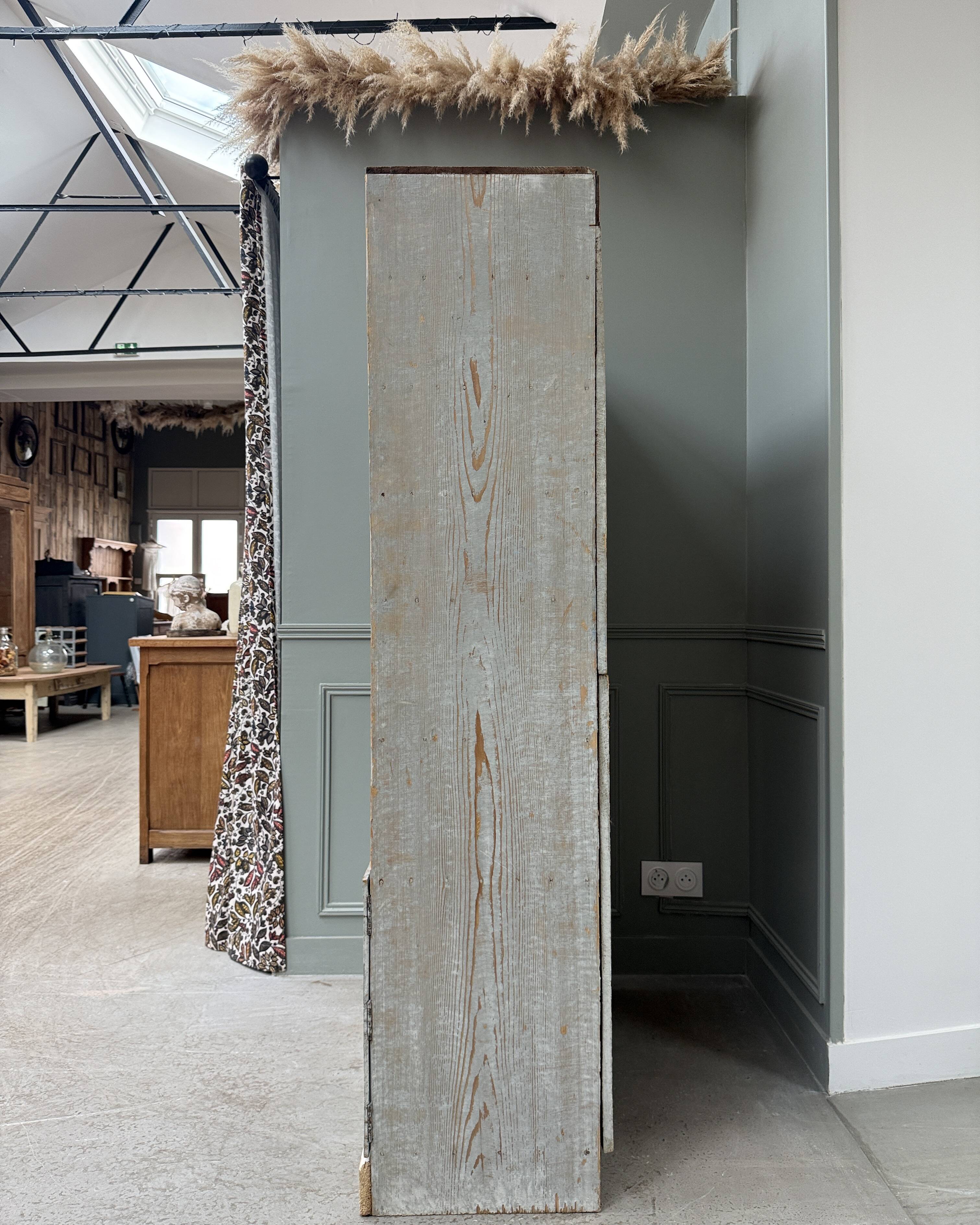 Patinated workshop furniture with compartments (renovated)