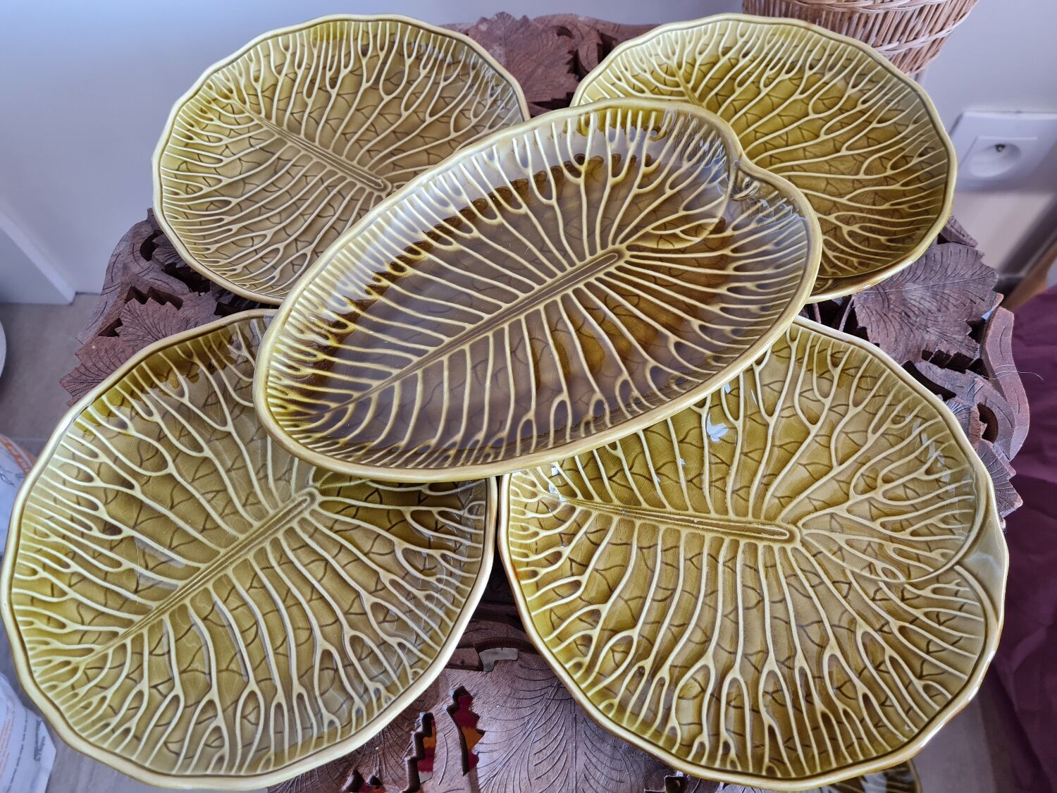 Plates Gien lotus flowers