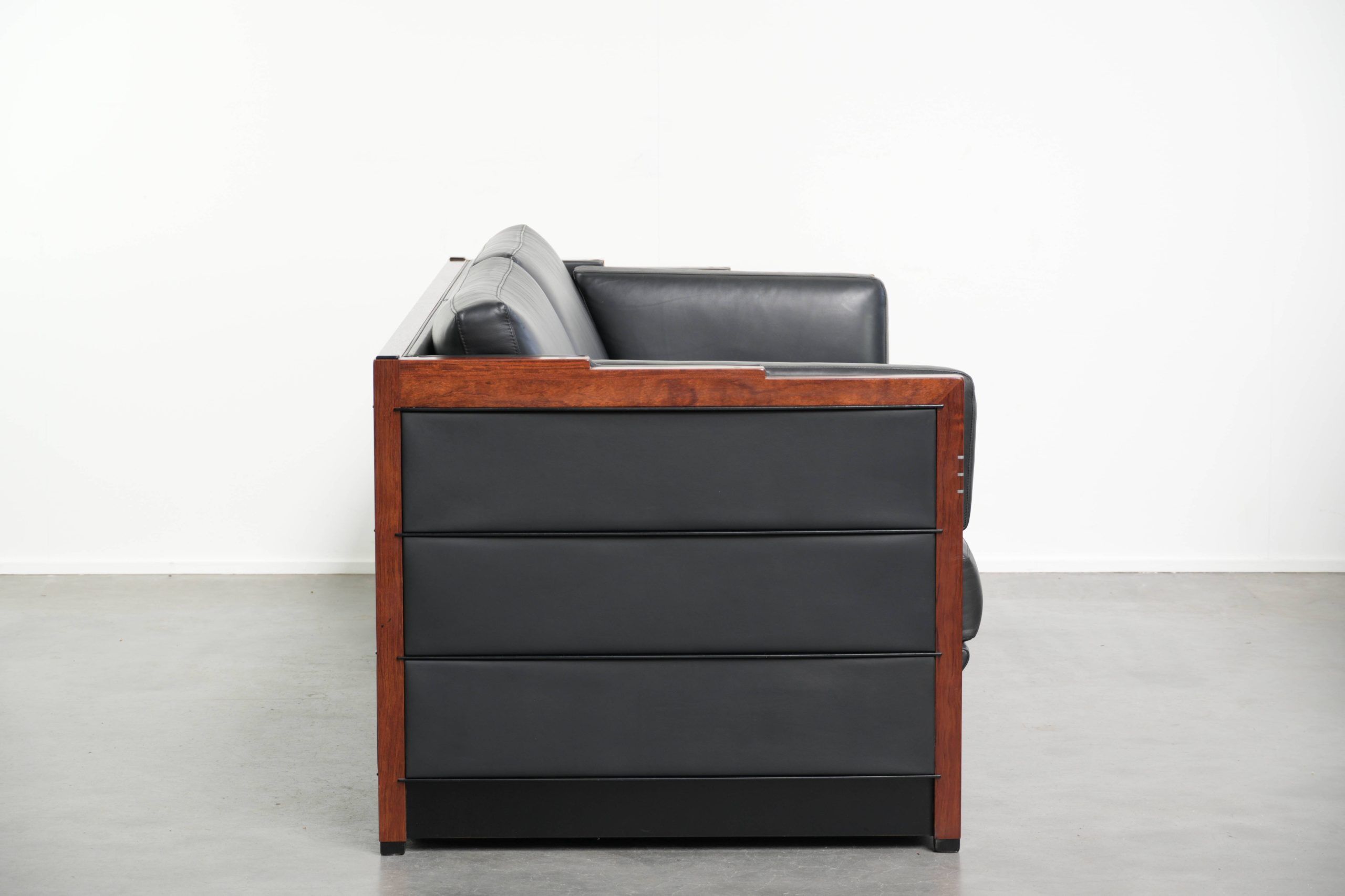3-seater black cow leather sofa in timeless Art Deco design