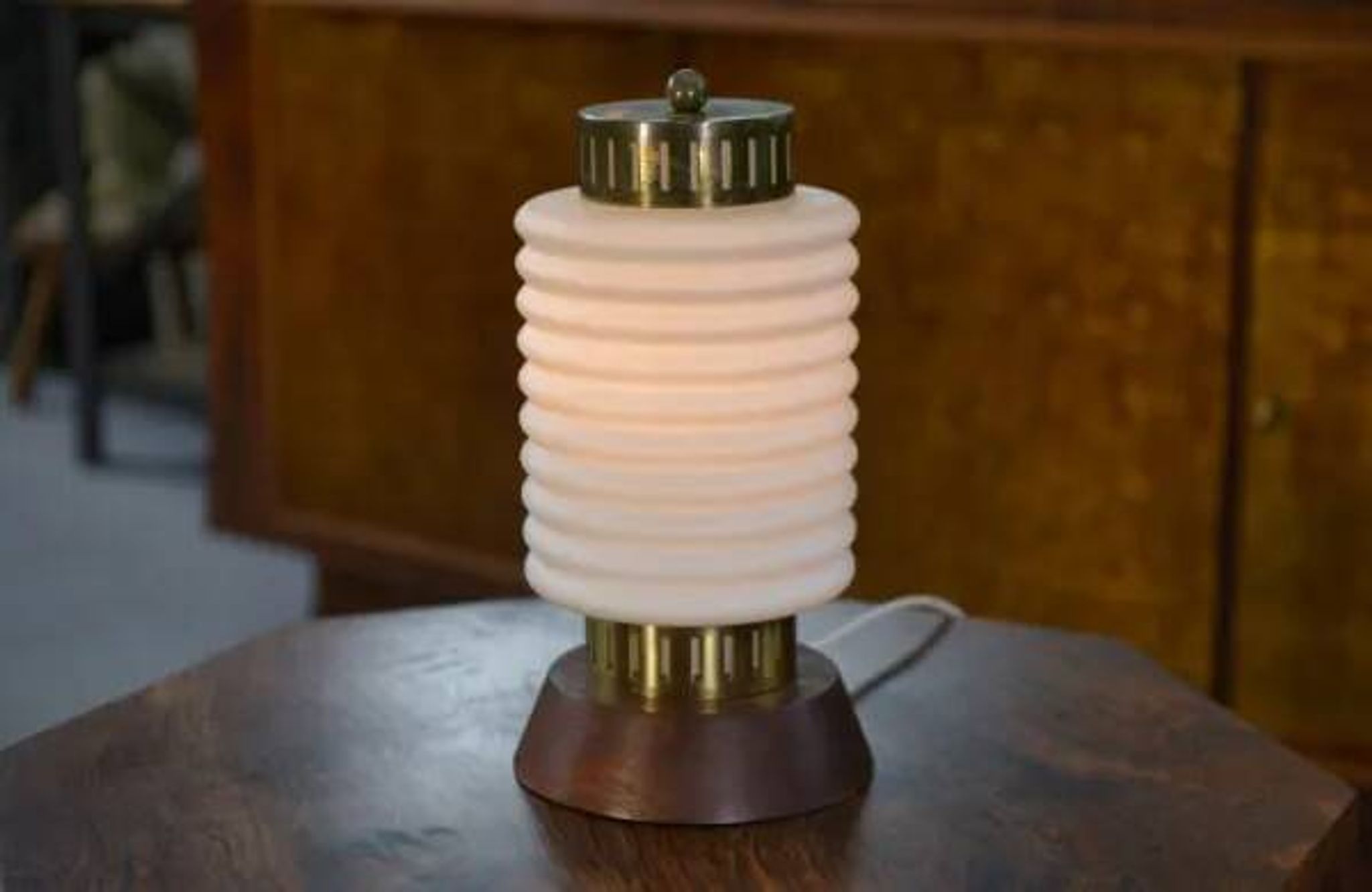Lampe à poser scandinave avec opaline 1960’s