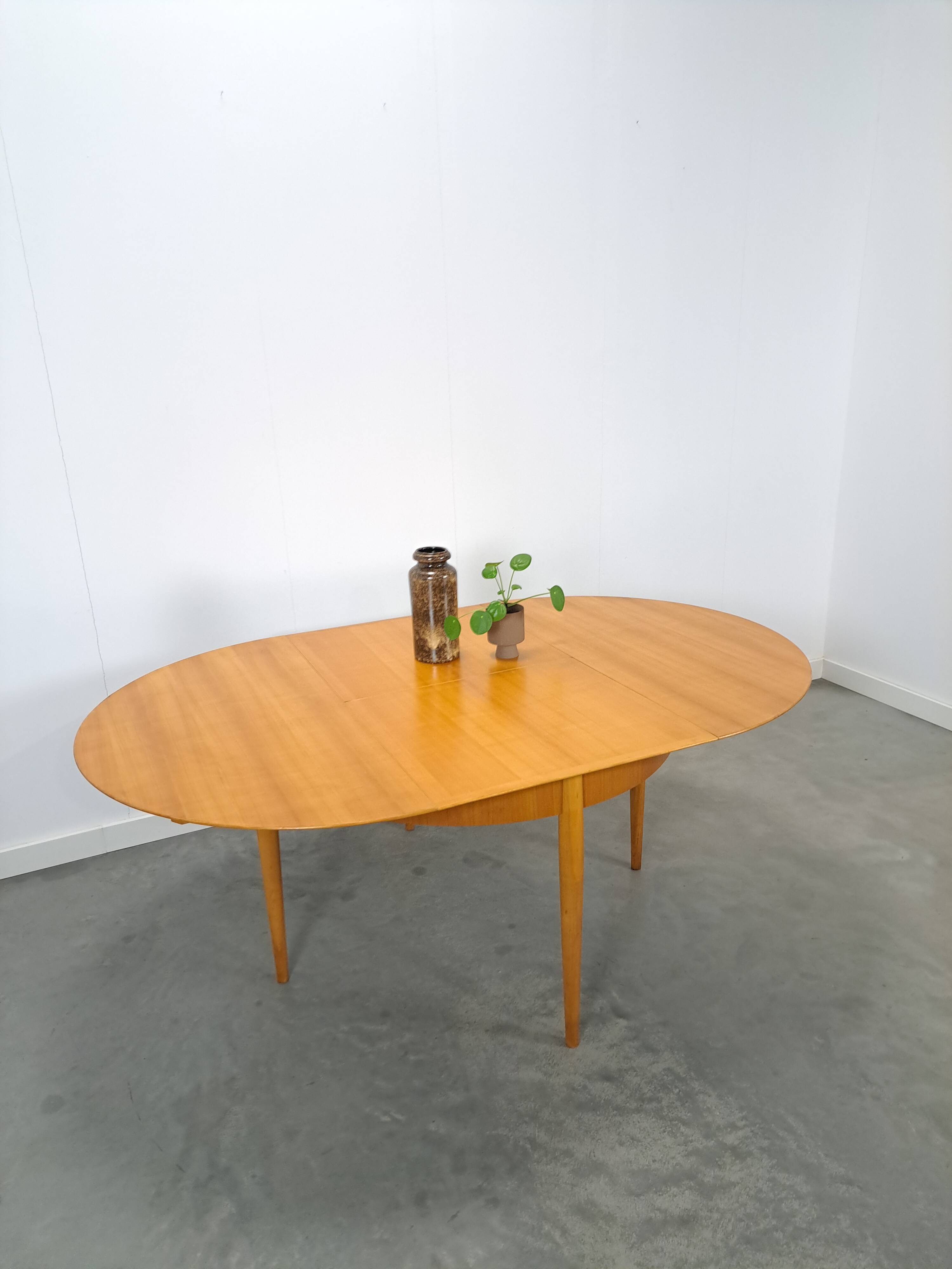 Table à manger ronde extensible Lübke design