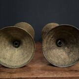 Fausse paire de bougeoirs orientaux en bronze gravé milieu XXe