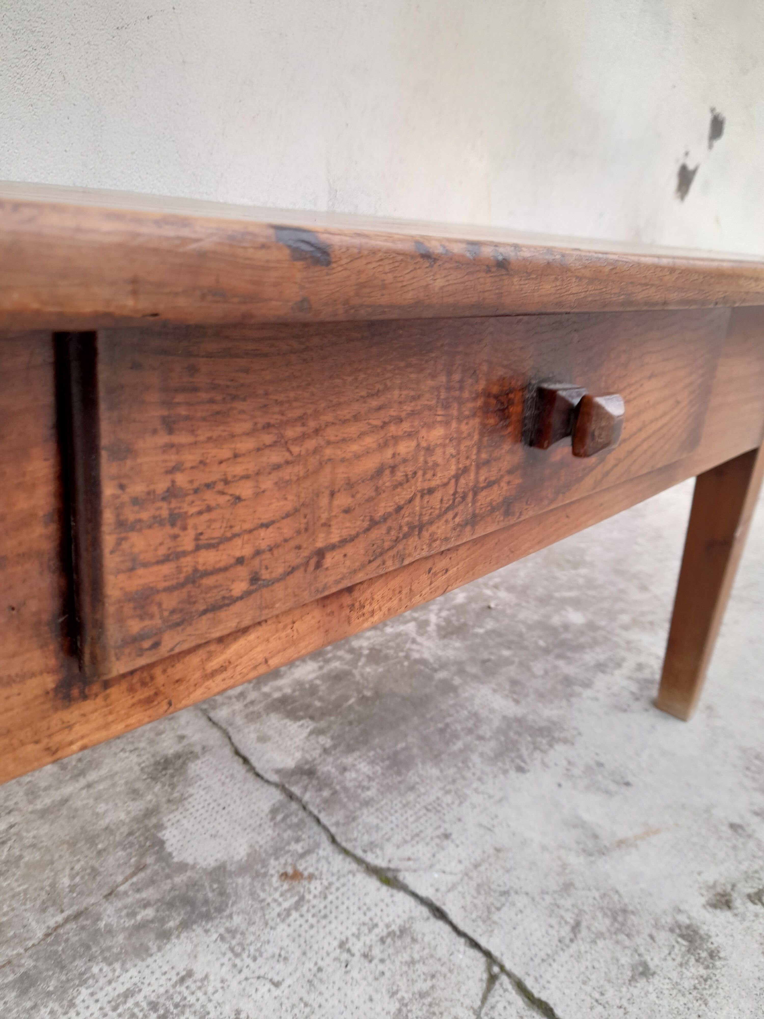 Table basse de ferme rustique en fruitier 1900