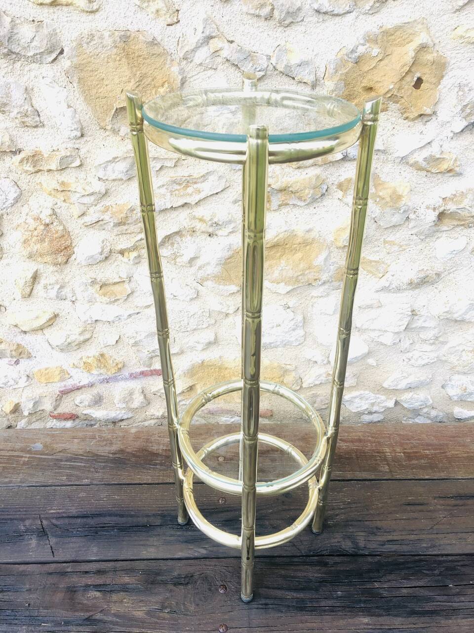 Vintage faux bamboo pedestal table in brass with 2 glass shelves
