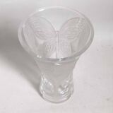 Vase Cristal d'Arques avec papillon relief en verre dépoli  Hauteur 20 cm