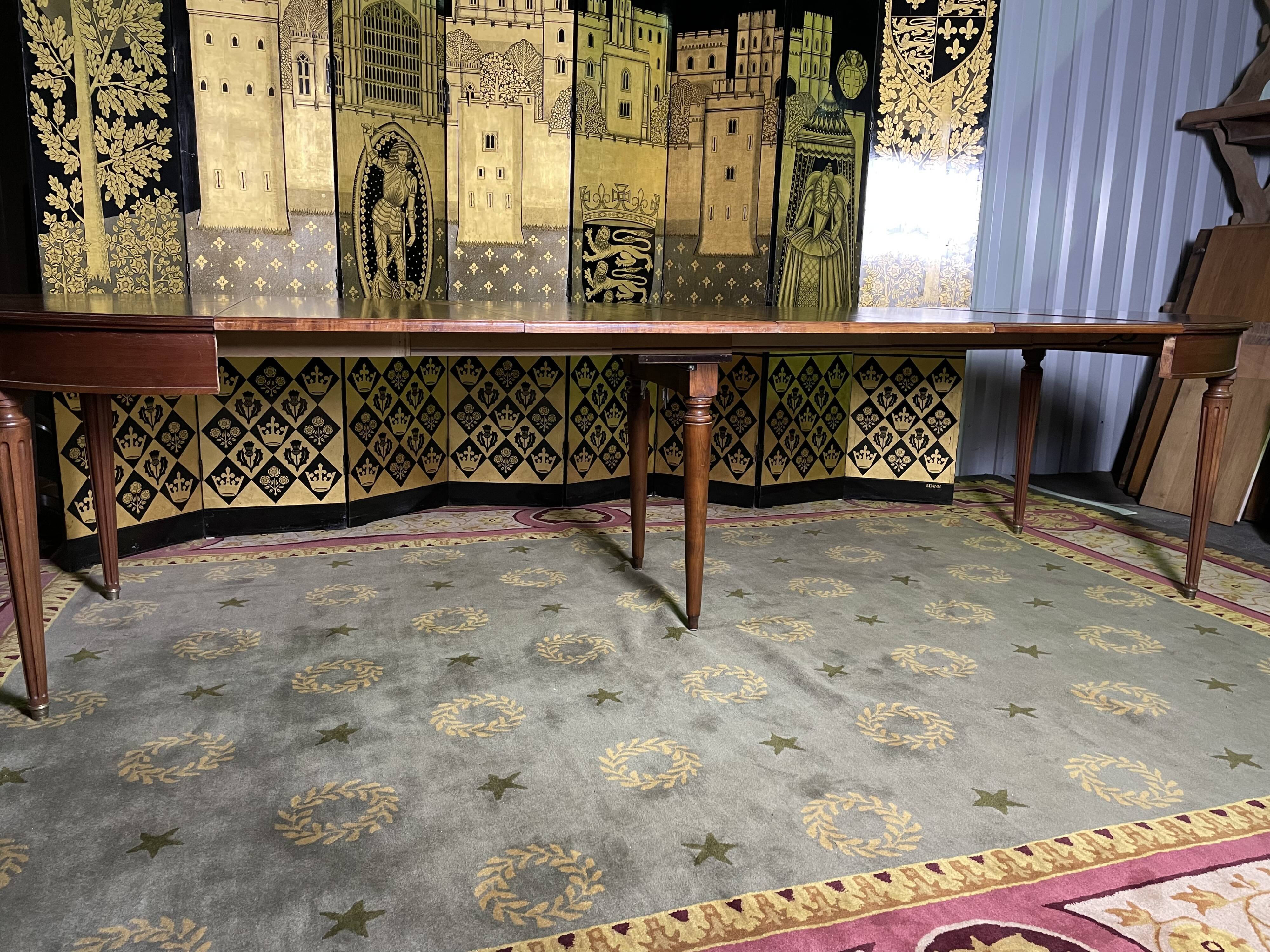 Round dining table Louis XVI style + 4 extensions