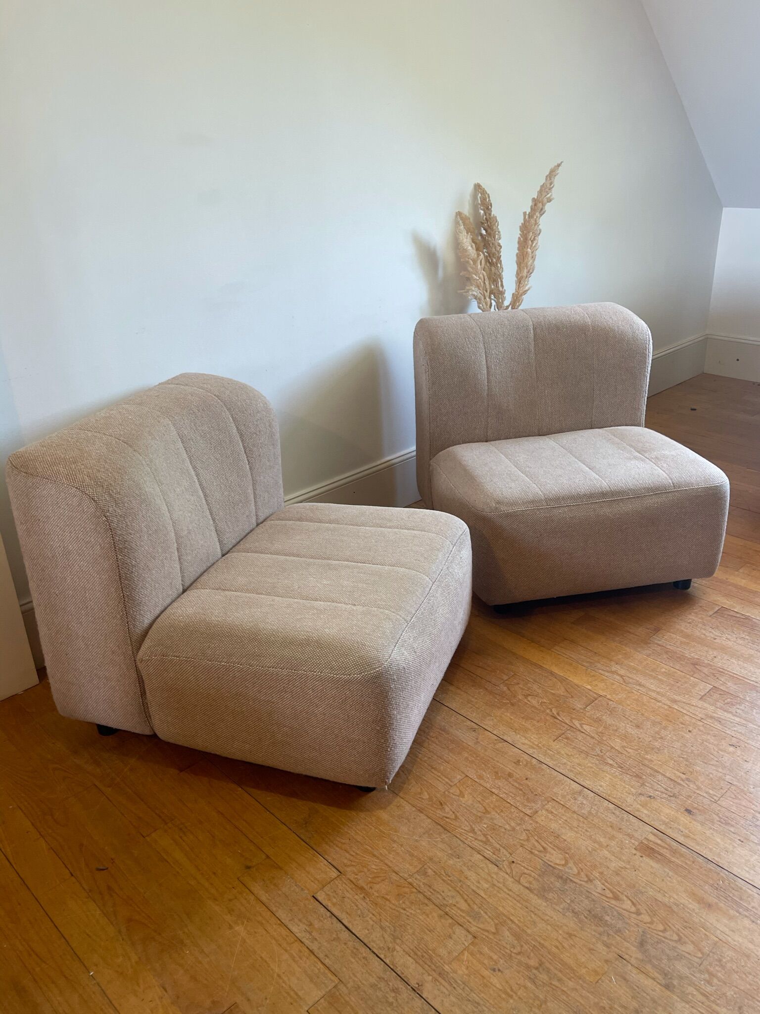 Pair of "Novemila" armchairs by Tito Agnolin Arflex