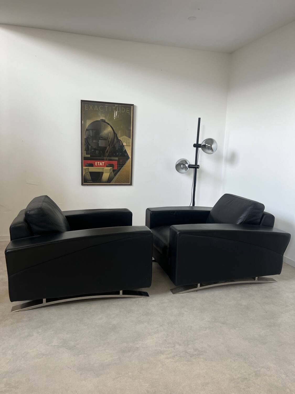 Lot 2 roche bobois designer leather armchairs 80s vintage custom aviator shape