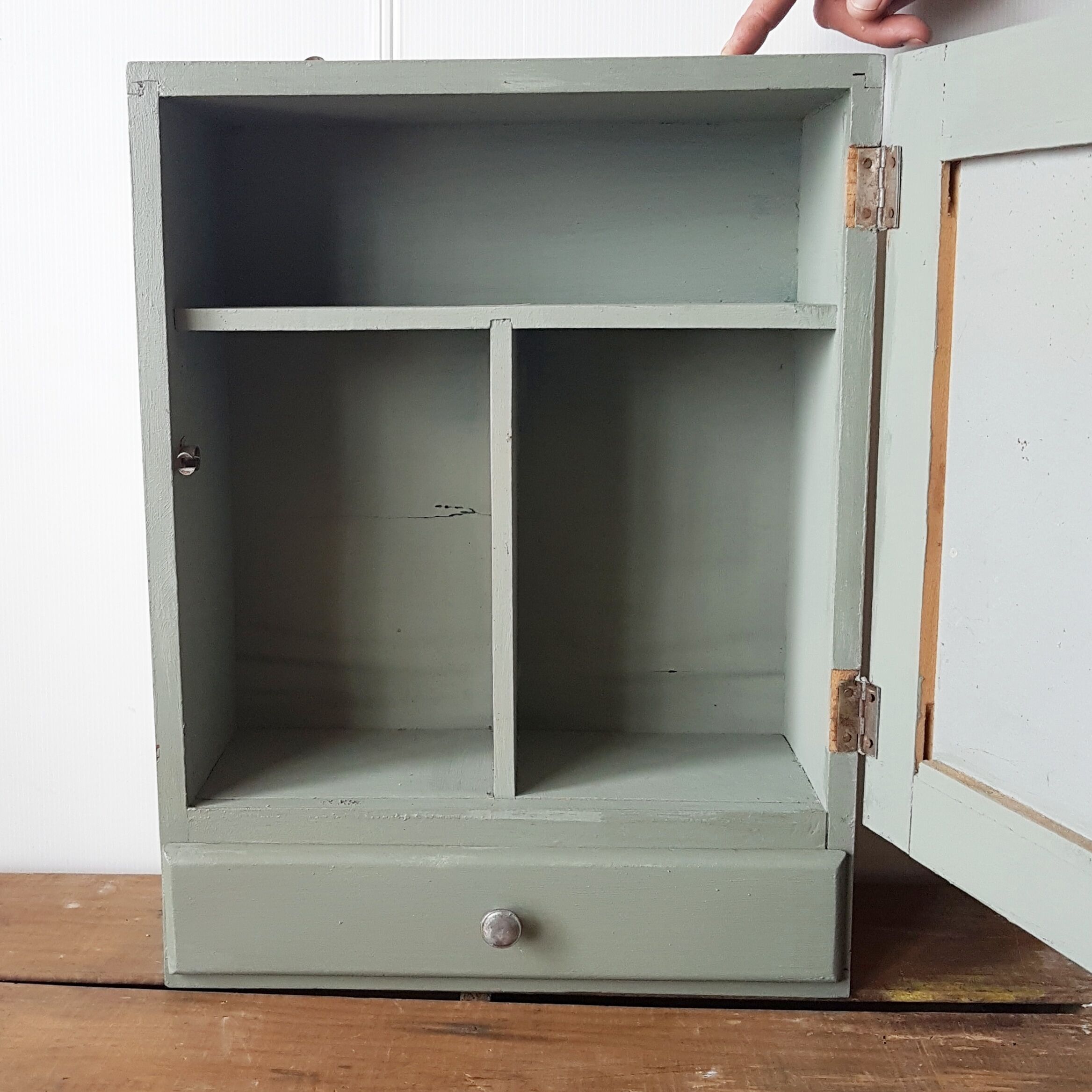 Armoire de toilette des années 50