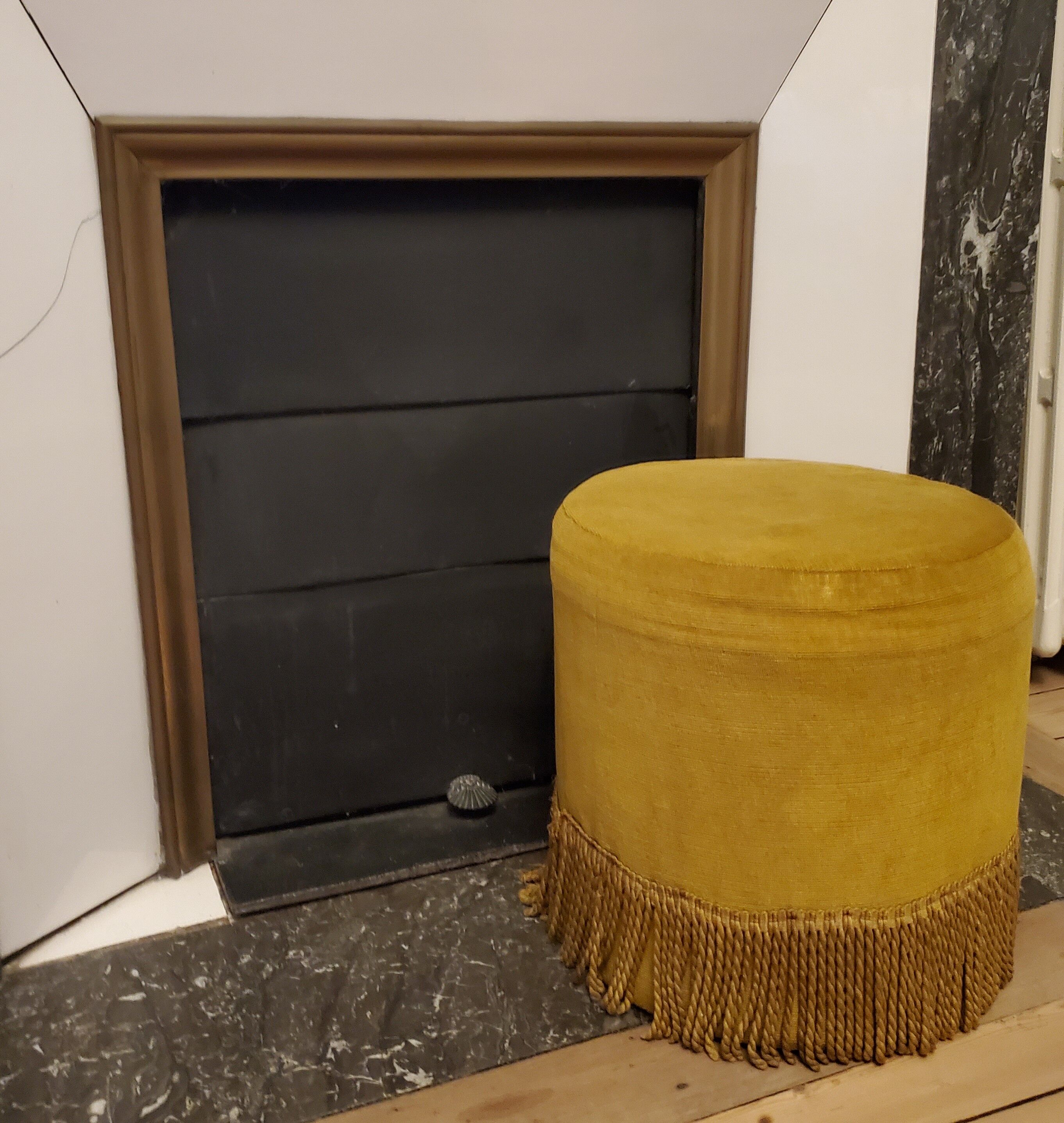 Pouf velvet ochre