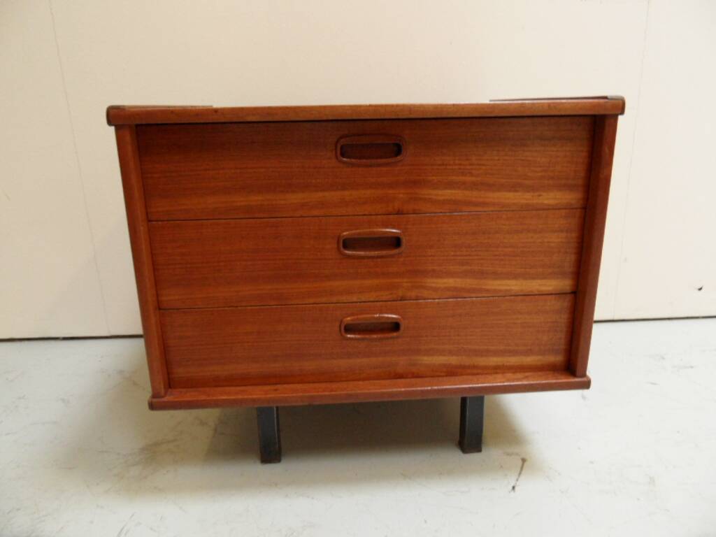 Mid Century teakwood chest of drawers