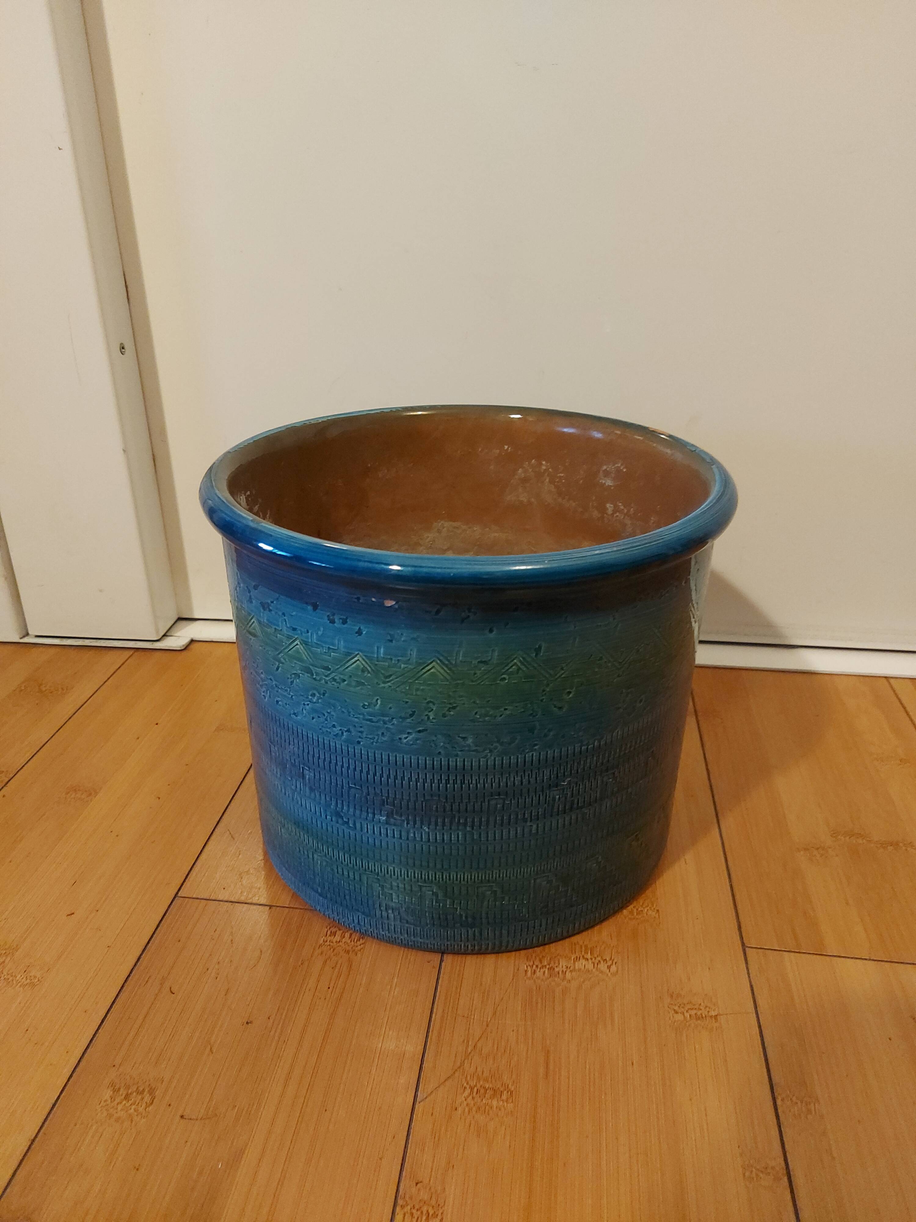 Bitossi ceramic pot cache