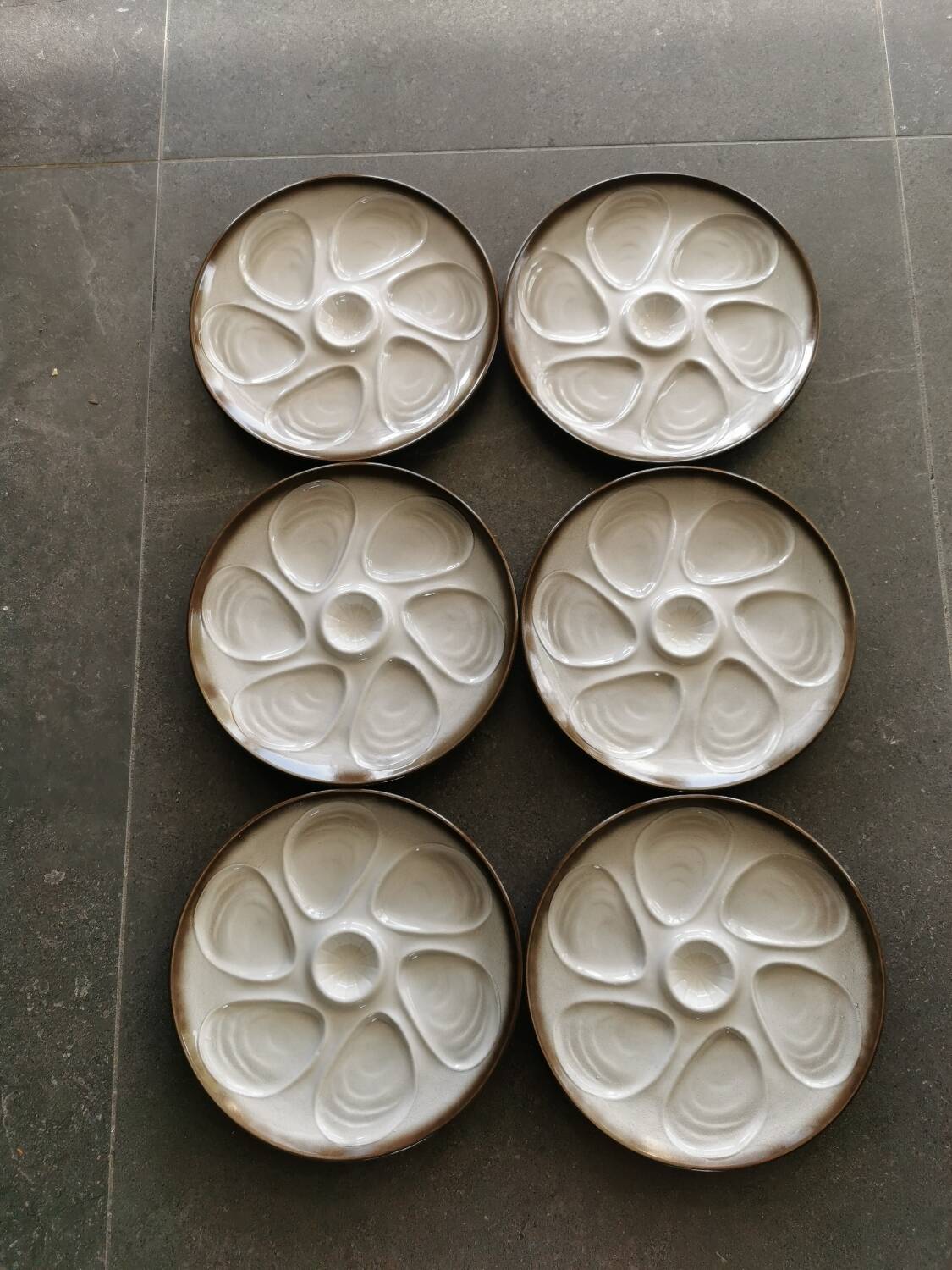 6 assiettes à huîtres vintage en barbotine