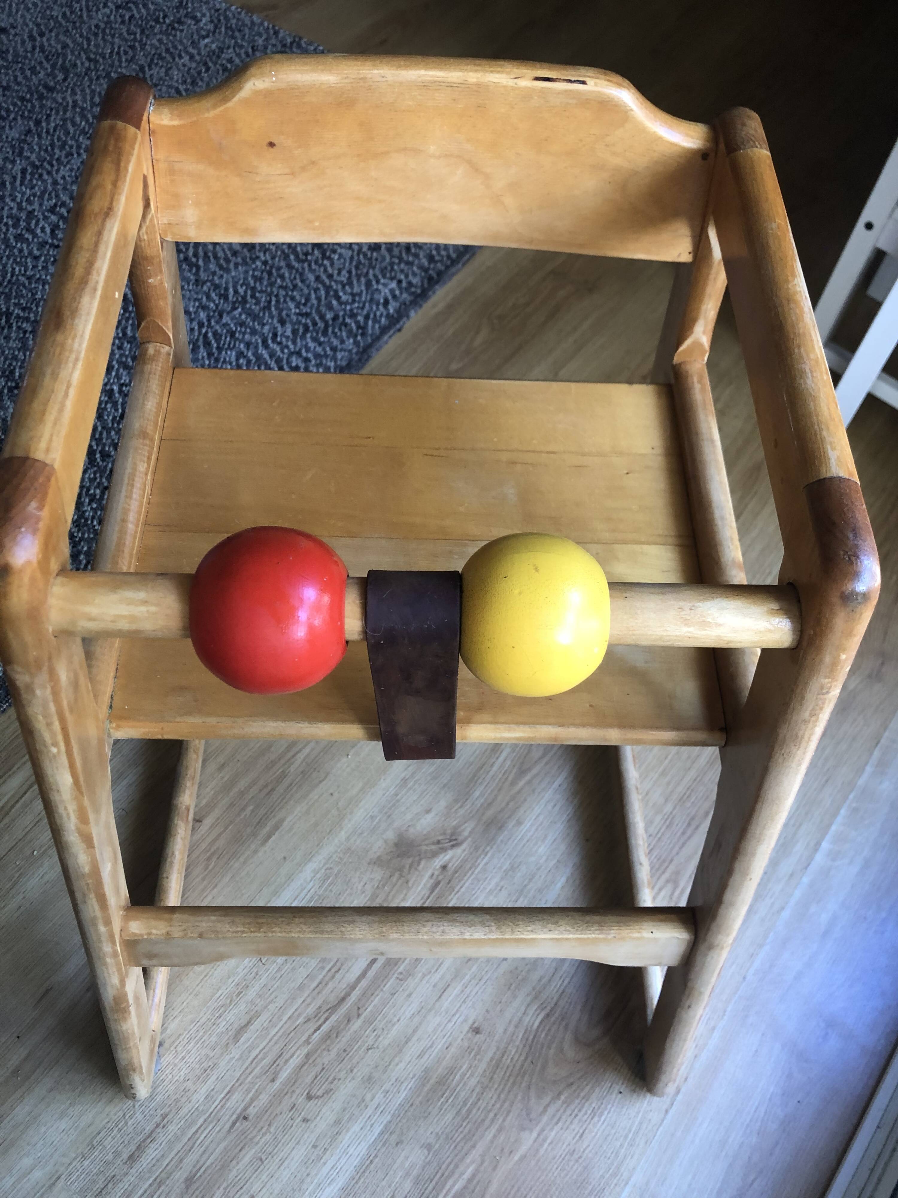 Gärsnäs high chair "robust" made of solid beech wood and leather.