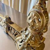 3 accessoires de cheminée en bronze doré 2 chenets et 1 barre de foyer