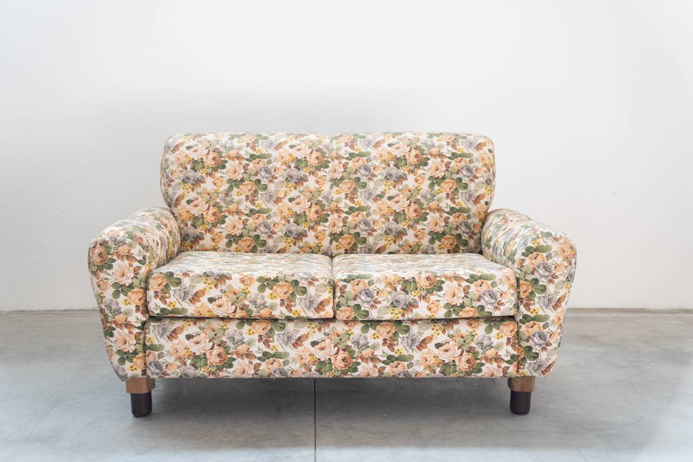 2-seater sofa, floral fabric, wooden structure, plastic and wooden legs, 1970