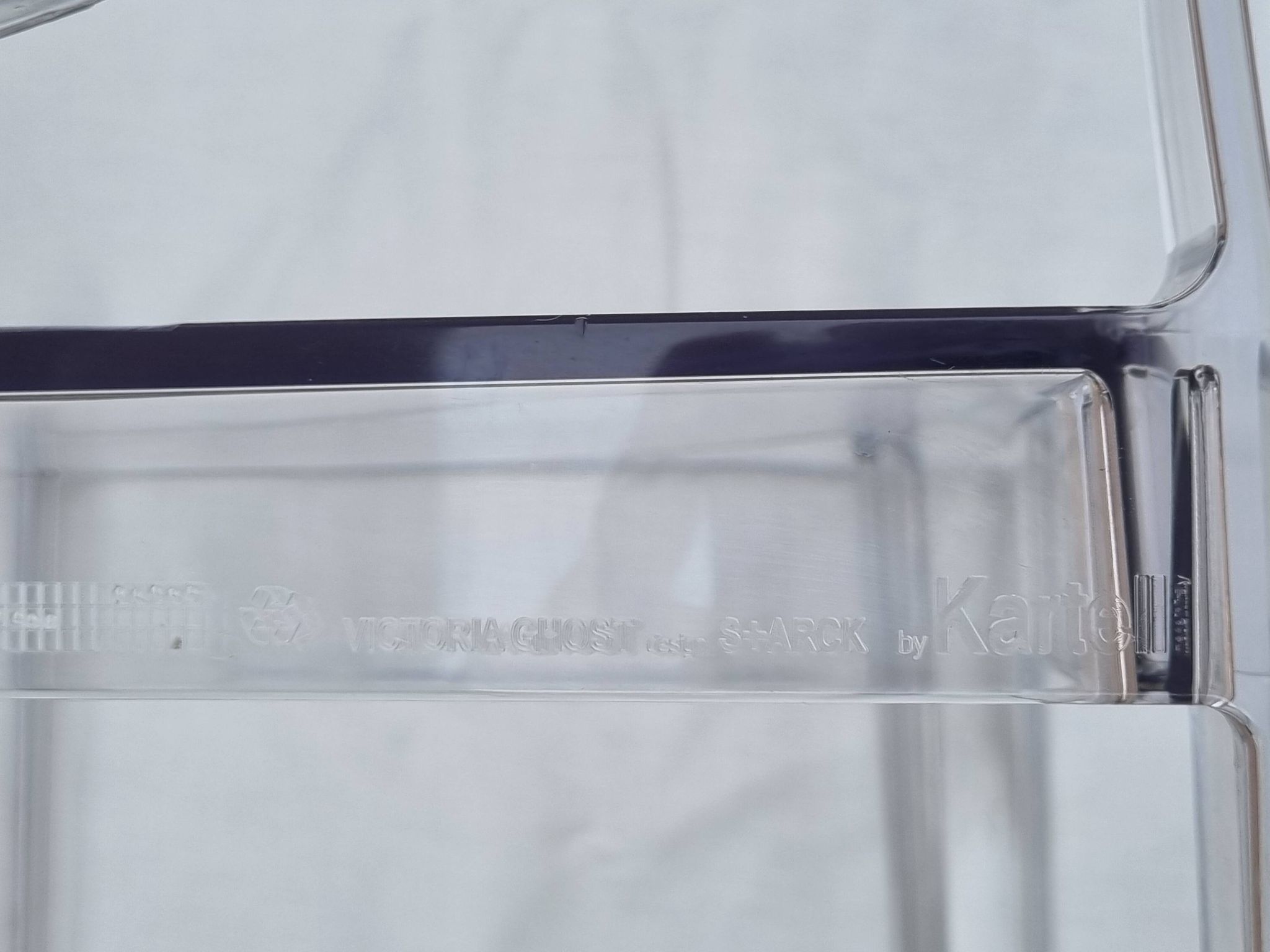 Chaise “Victoria Ghost” – design Philippe Starck pour Kartell
