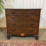Victorian English commode from the 19th century in mahogany.
