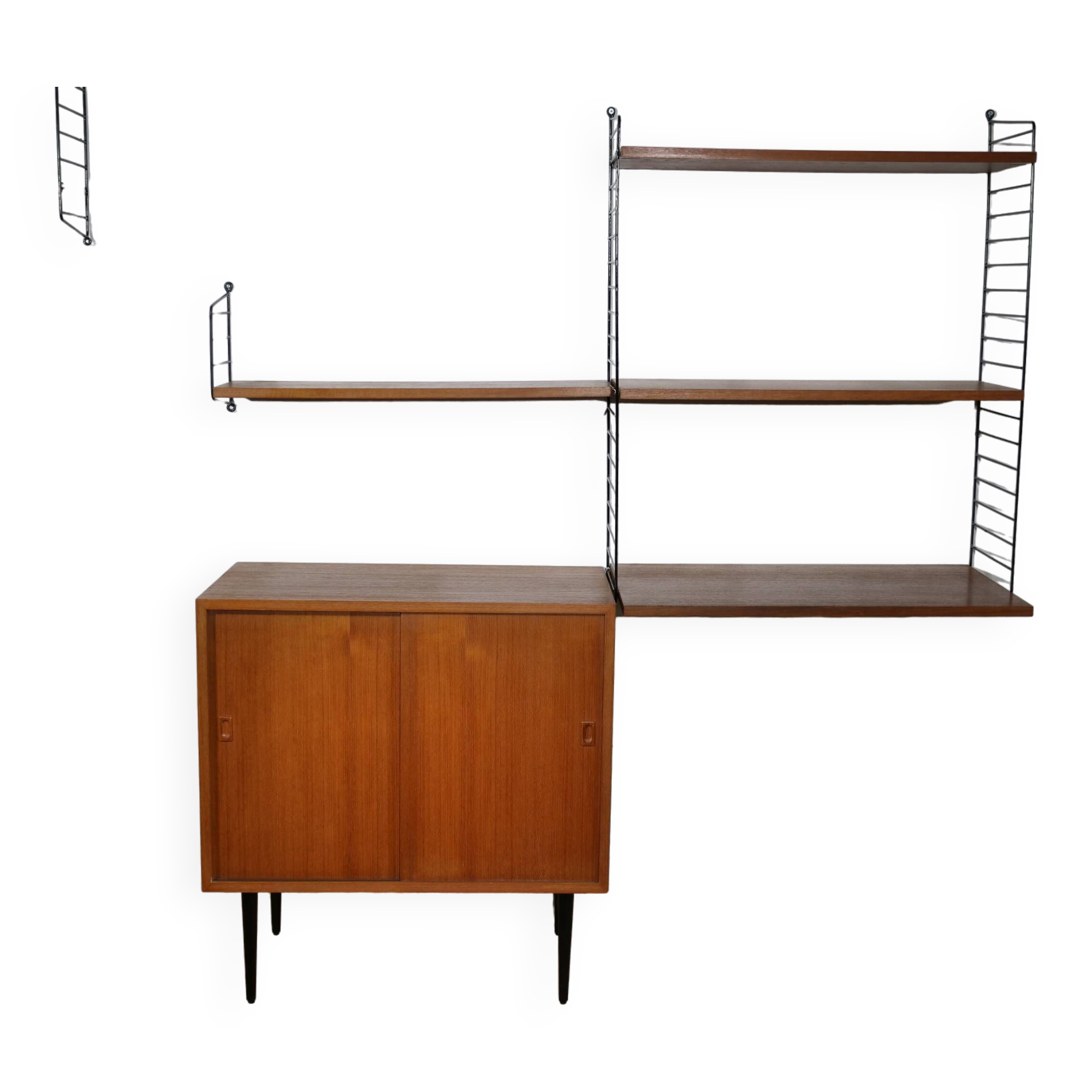 Étagère murale Nisse String en bois de noyer par Kajsa & Nils Strinning, système d'étagères du milieu du siècle, 1960
