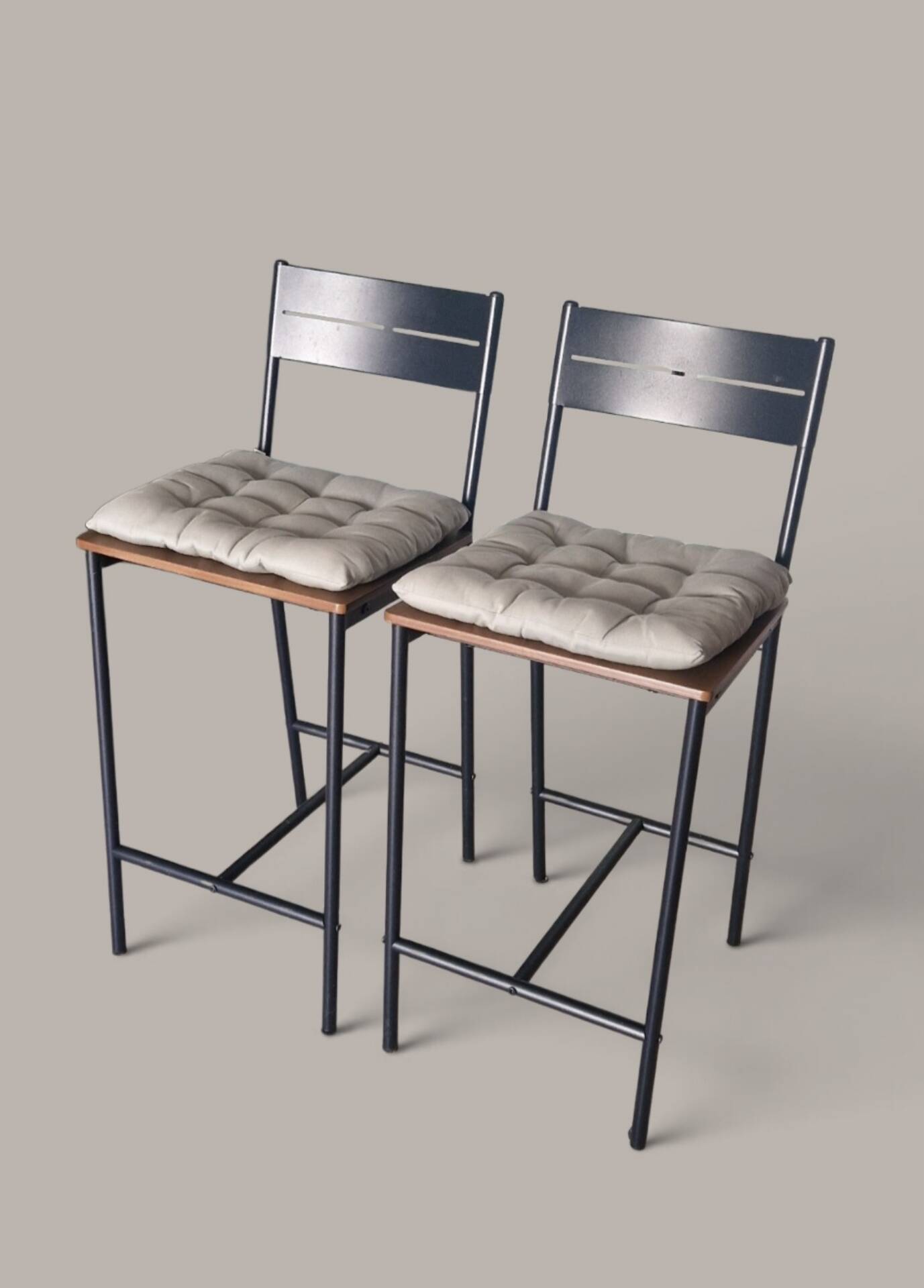 Paire de tabourets de bar design industriel - Métal noir et bois