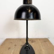 Lampe de table industrielle Bauhaus noire, années 1930