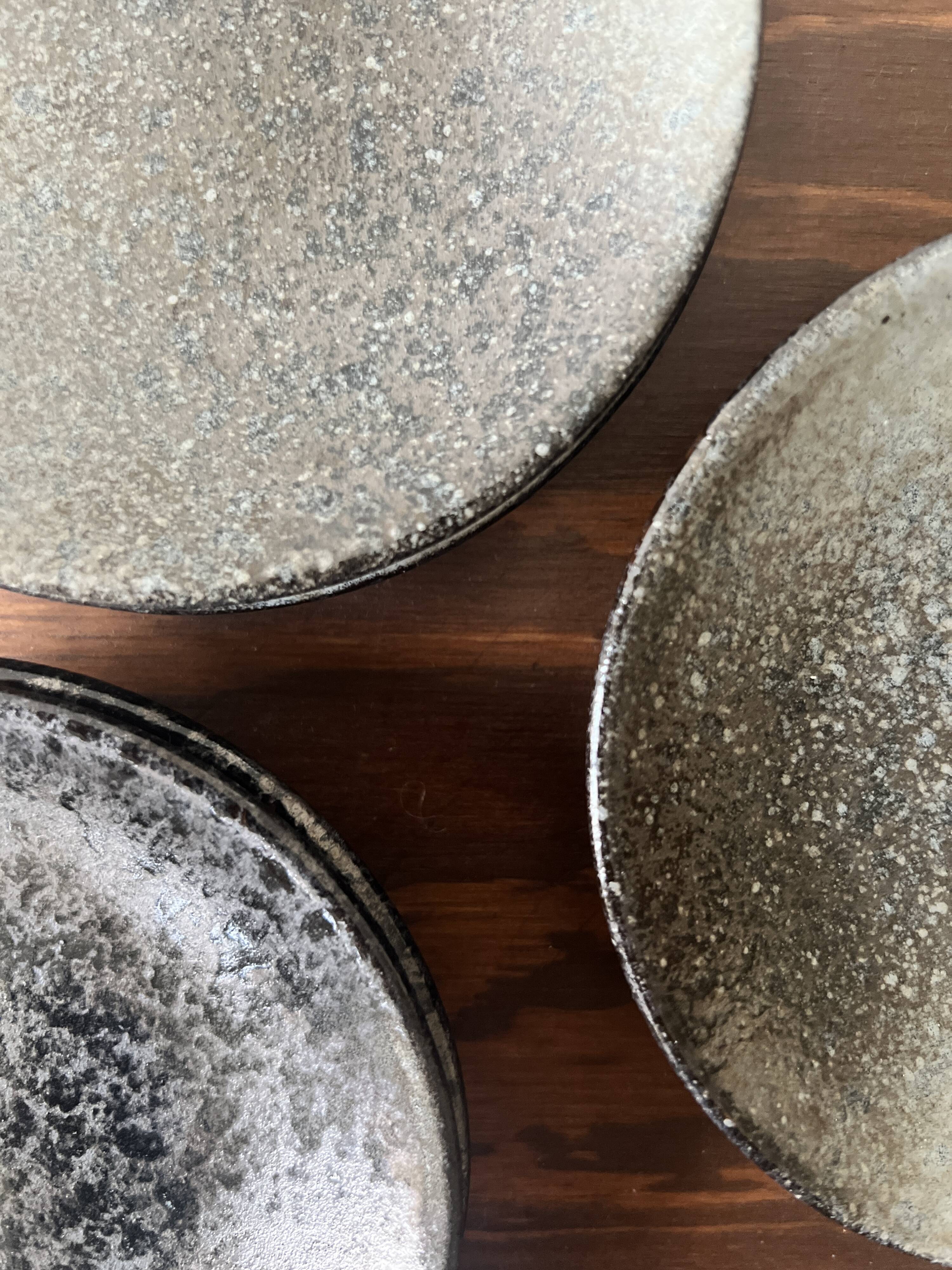 Handmade round ceramic bowls made of Japanese stoneware.