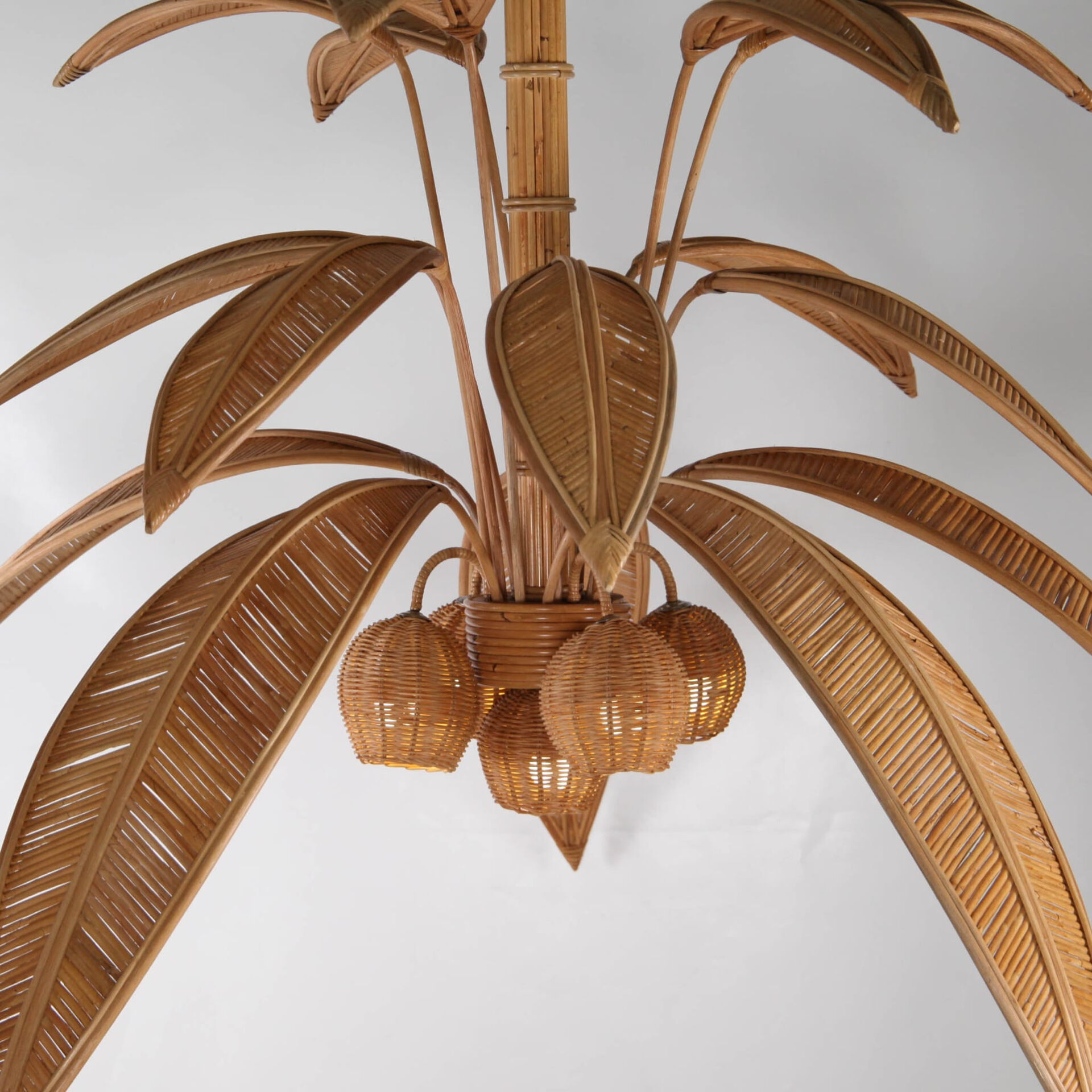 Grand lustre « cocotier » « palmier » en rotin